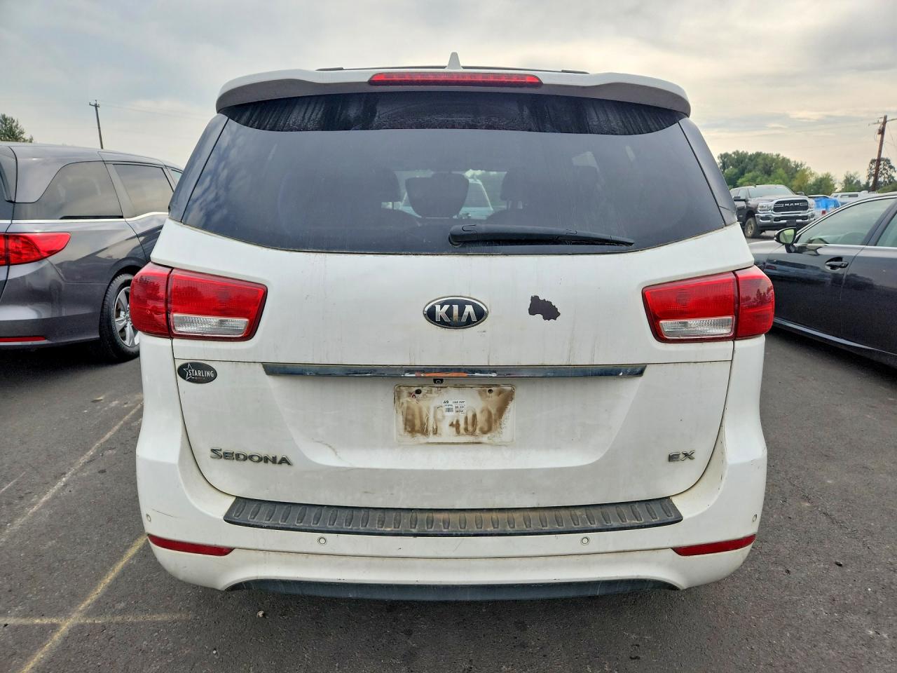 2015 Kia Sedona Ex White vin: KNDMC5C19F6045146