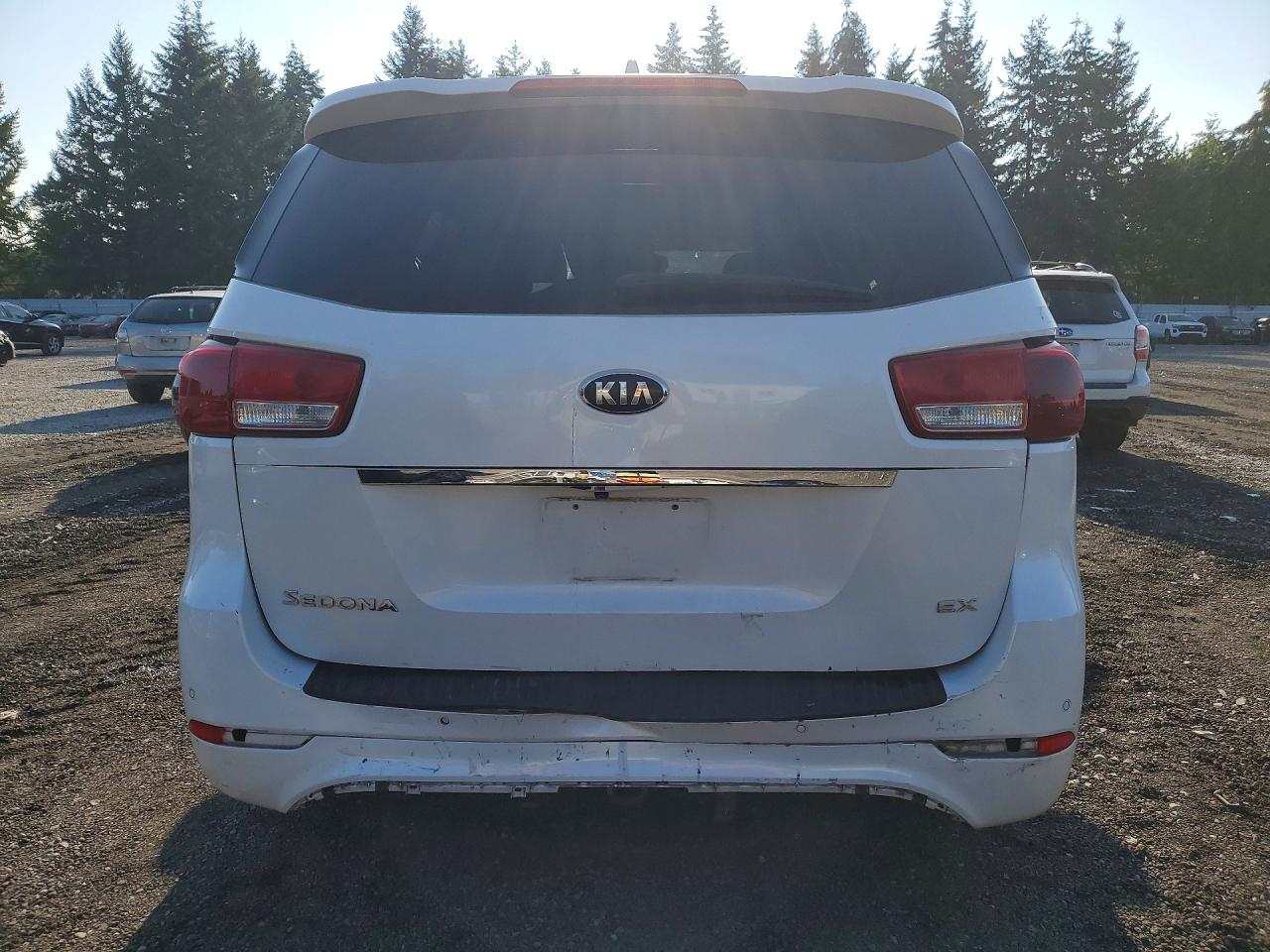 2015 Kia Sedona Ex White vin: KNDMC5C1XF6033832