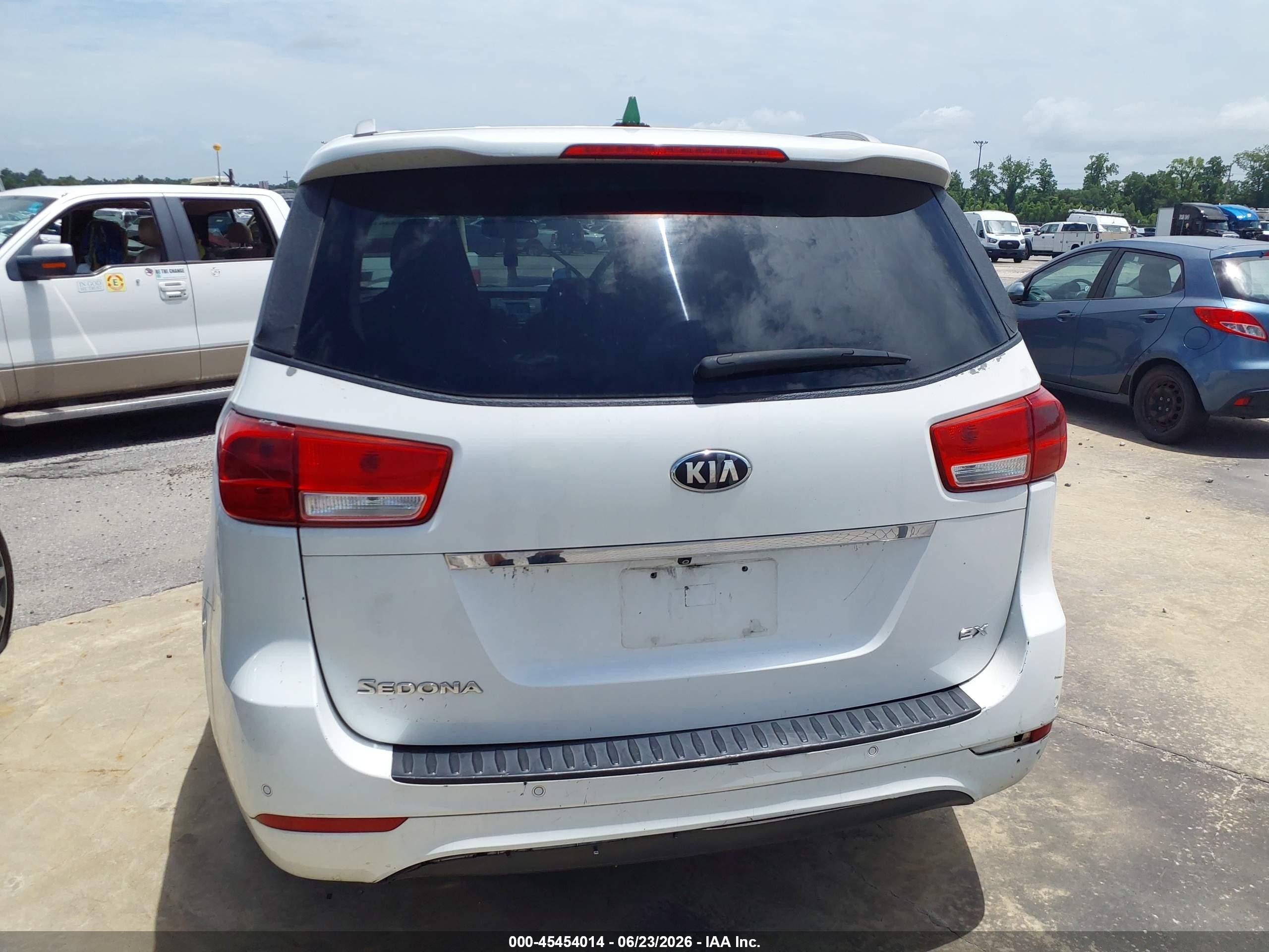 2015 Kia Sedona Ex White vin: KNDMC5C1XF6053482