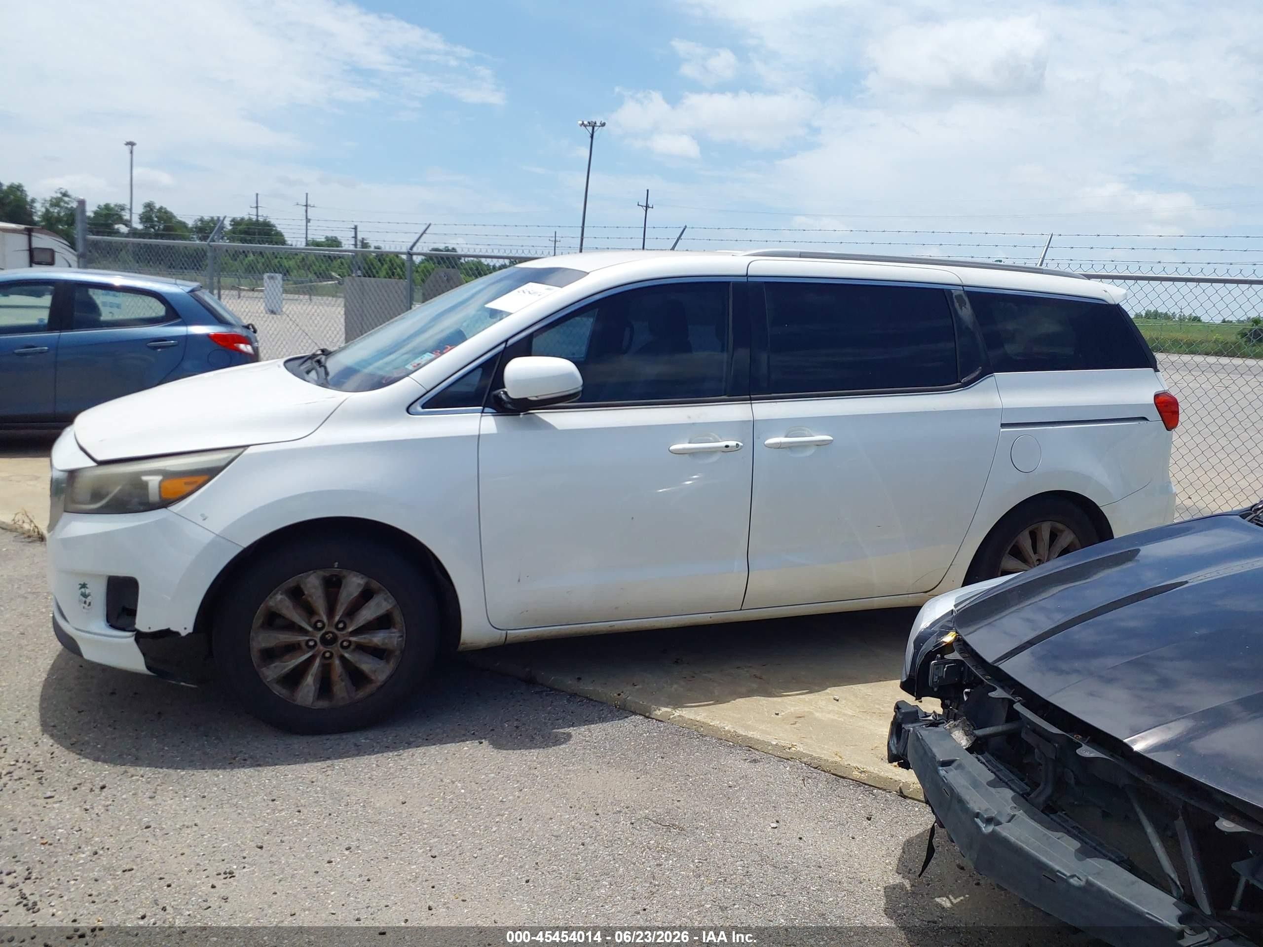 2015 Kia Sedona Ex White vin: KNDMC5C1XF6053482