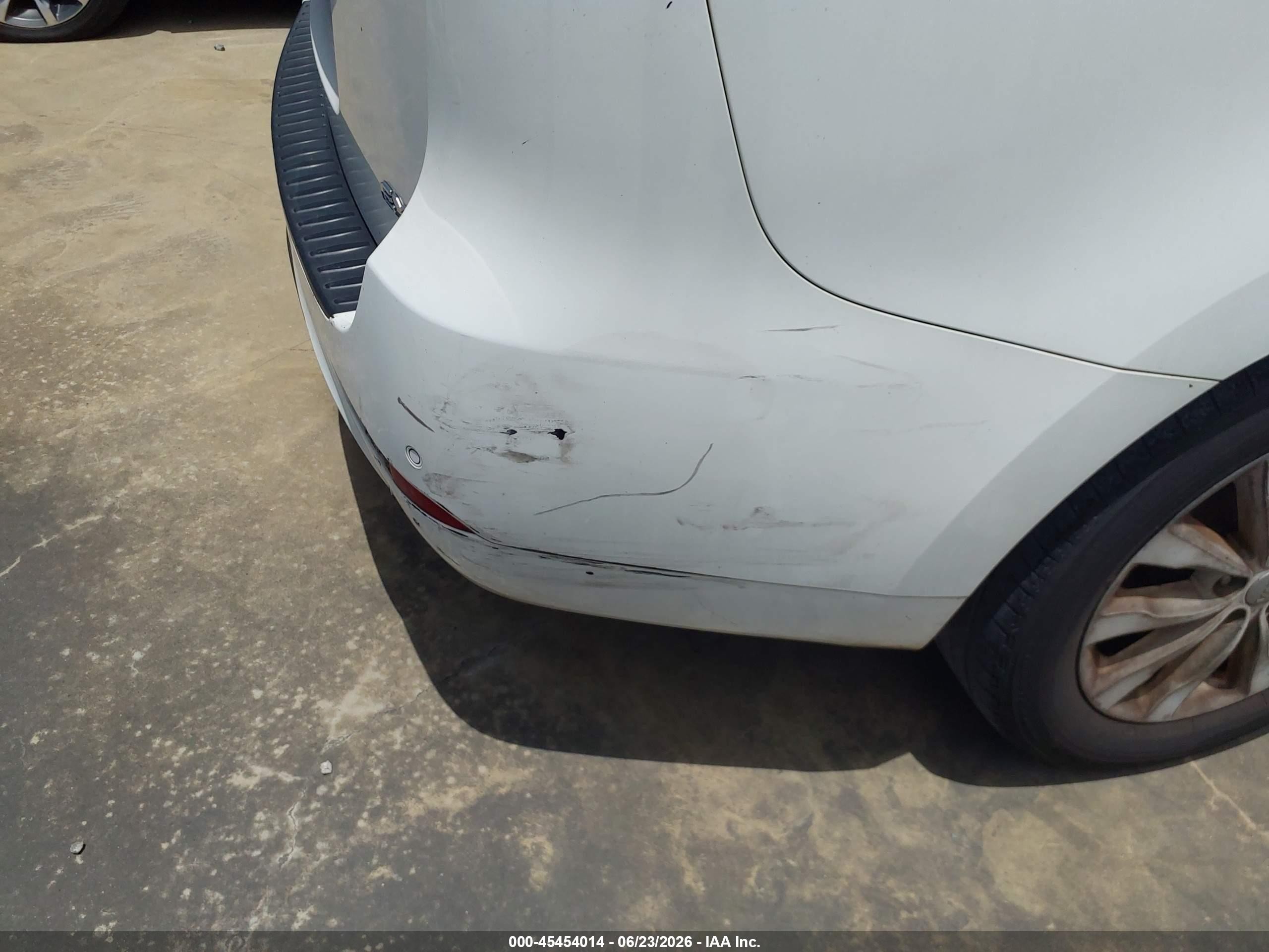 2015 Kia Sedona Ex White vin: KNDMC5C1XF6053482