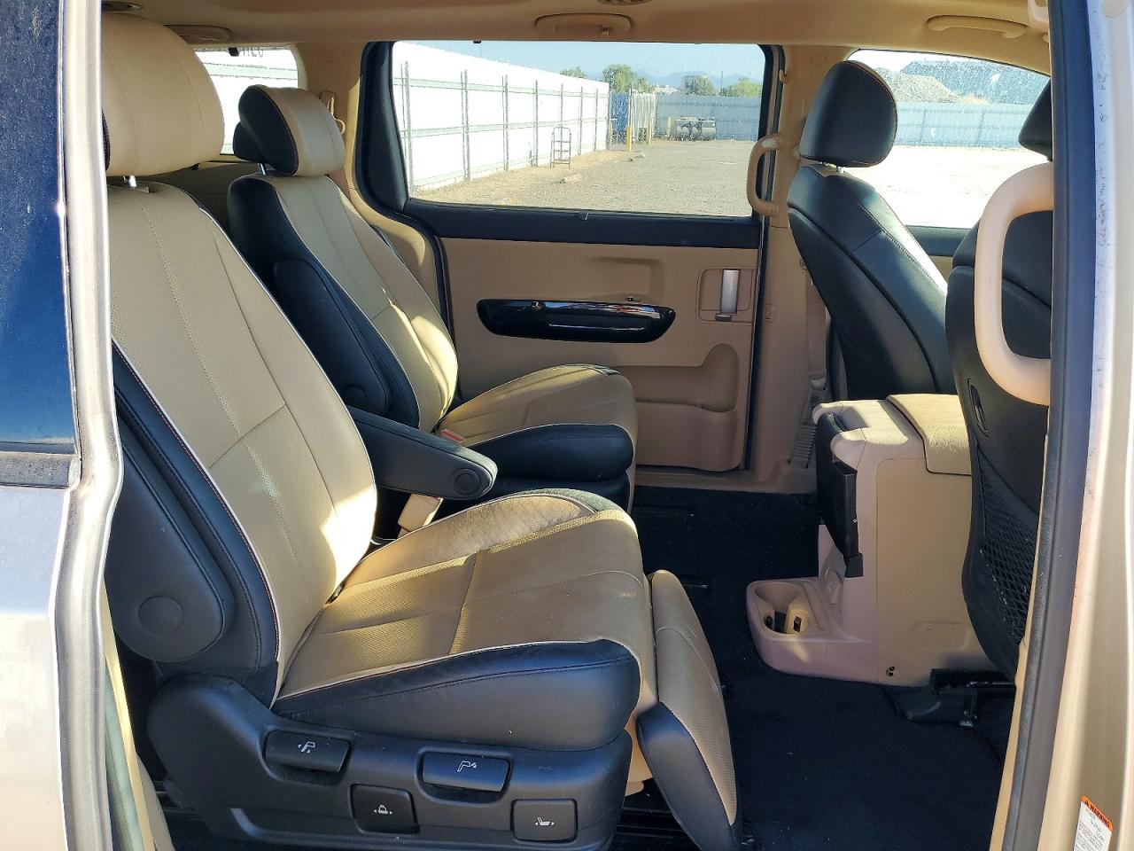 2015 Kia Sedona Sxl Tan vin: KNDME5C16F6046667