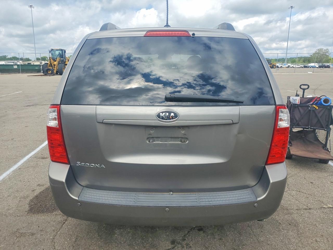 2010 Kia Sedona Lx Silver vin: KNDMG4C35A6349003