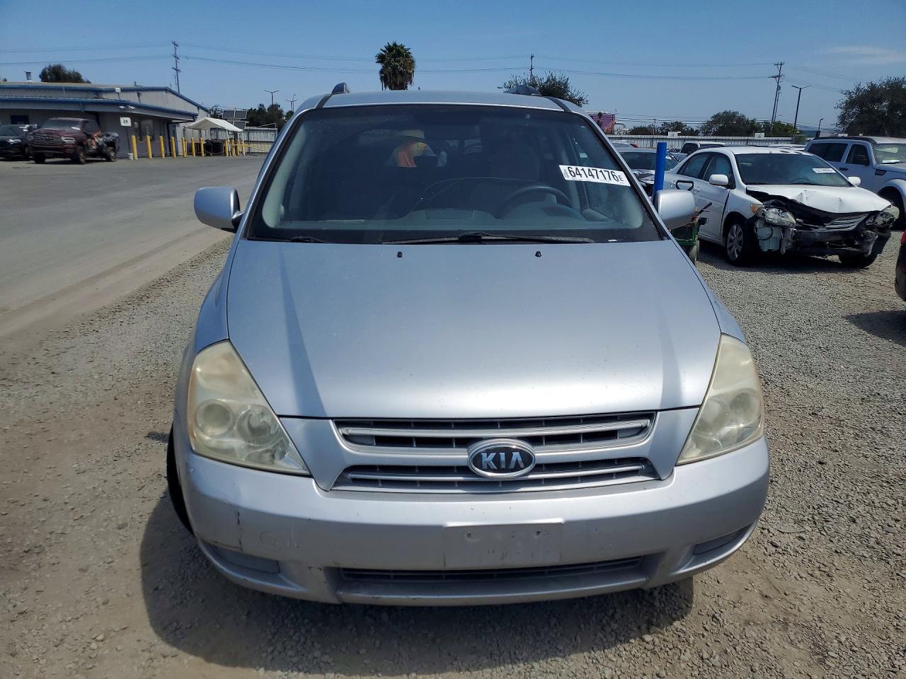 2010 Kia Sedona Lx Серебряный vin: KNDMG4C37A6332901