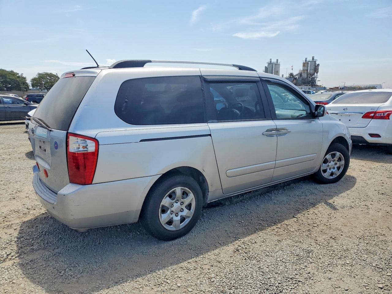 2010 Kia Sedona Lx Серебряный vin: KNDMG4C37A6332901