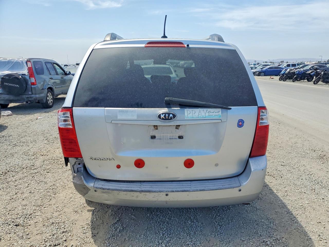 2010 Kia Sedona Lx Серебряный vin: KNDMG4C37A6332901
