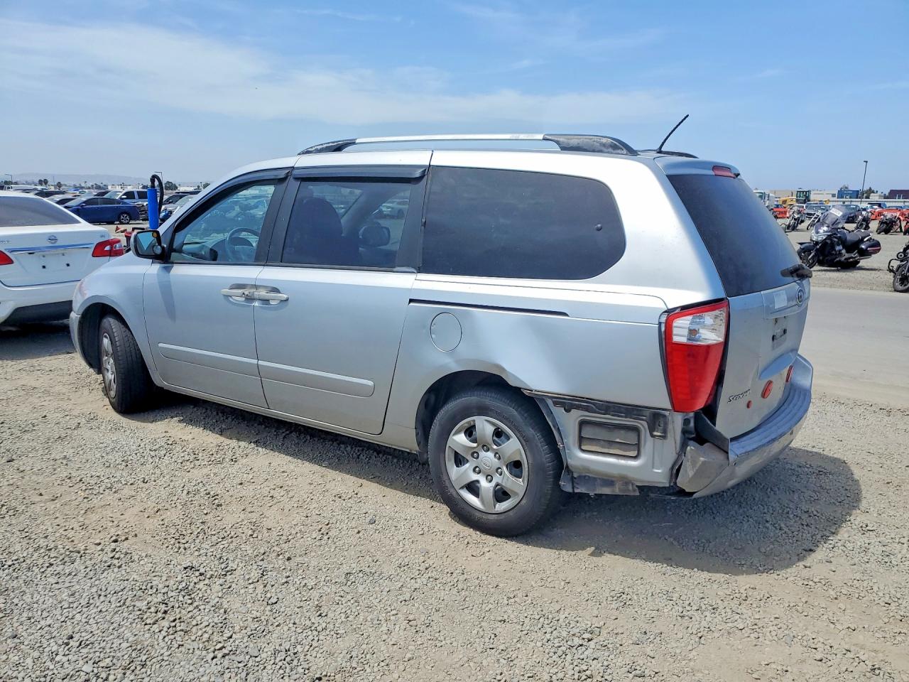 2010 Kia Sedona Lx Серебряный vin: KNDMG4C37A6332901
