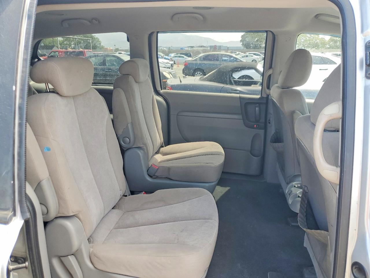 2010 Kia Sedona Lx Серебряный vin: KNDMG4C37A6332901