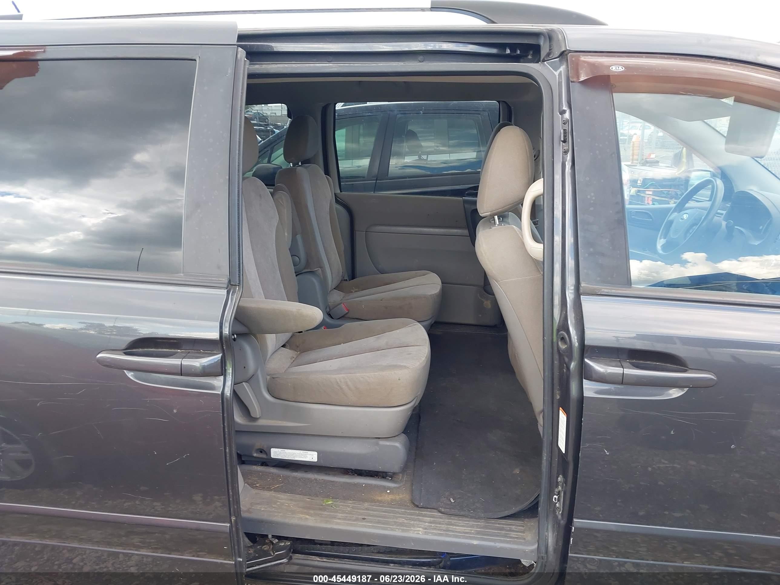 2014 Kia Sedona Lx Gray vin: KNDMG4C70E6553765