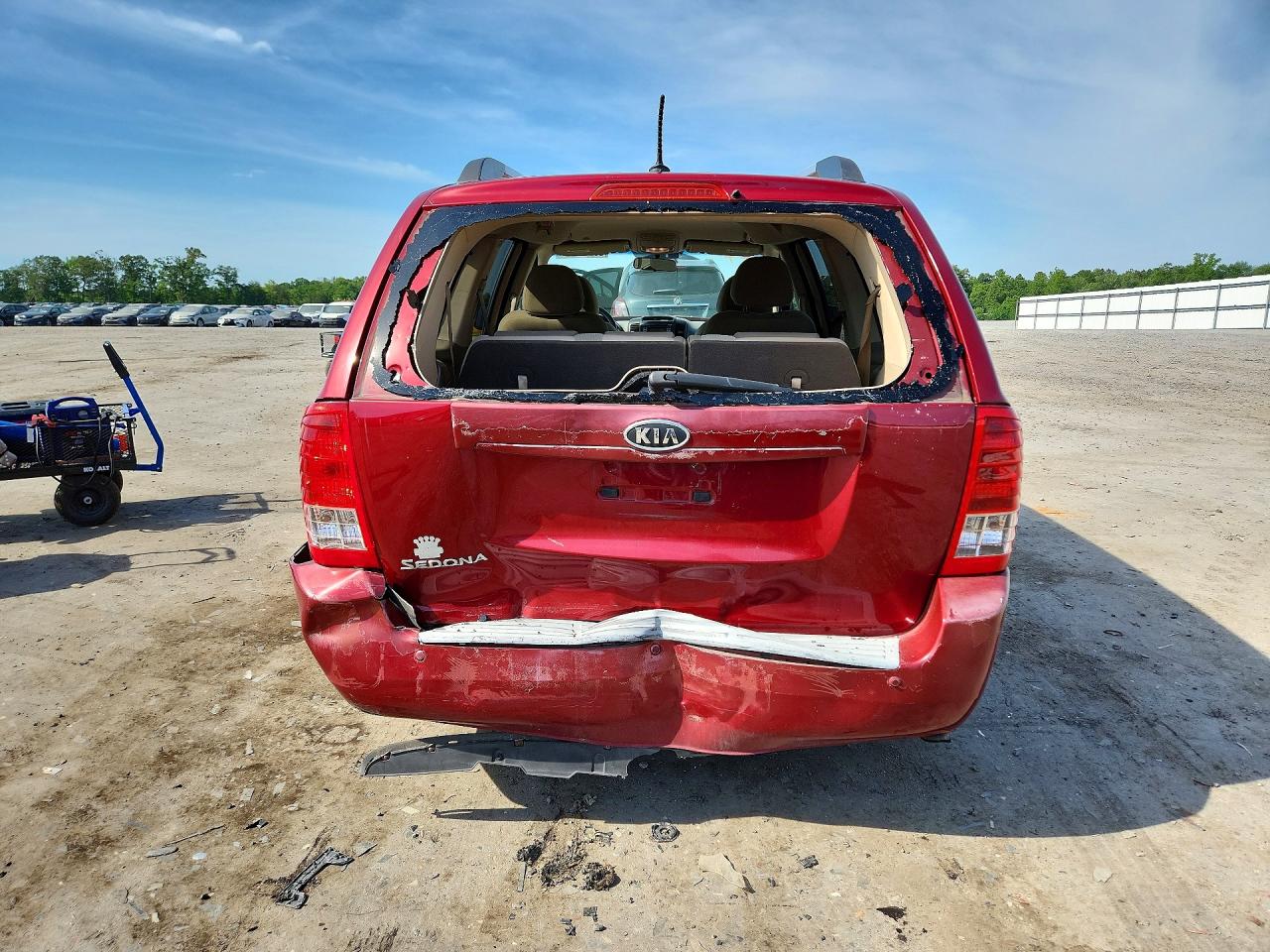 2011 Kia Sedona Lx Red vin: KNDMG4C71B6374923