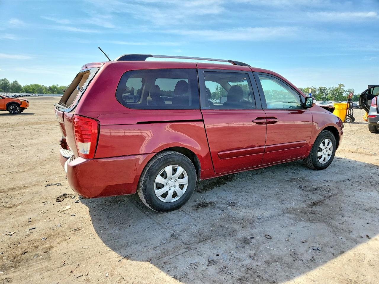 2011 Kia Sedona Lx Red vin: KNDMG4C71B6374923