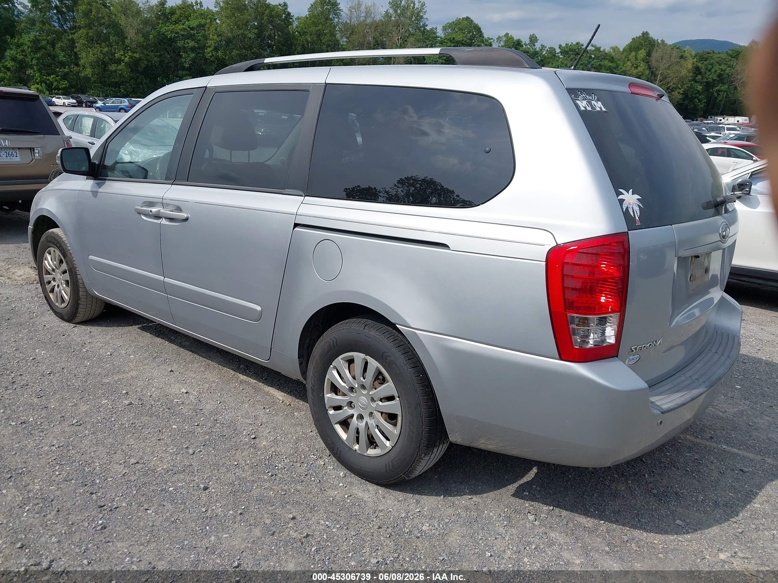 2011 Kia Sedona Lx Silver vin: KNDMG4C71B6409430