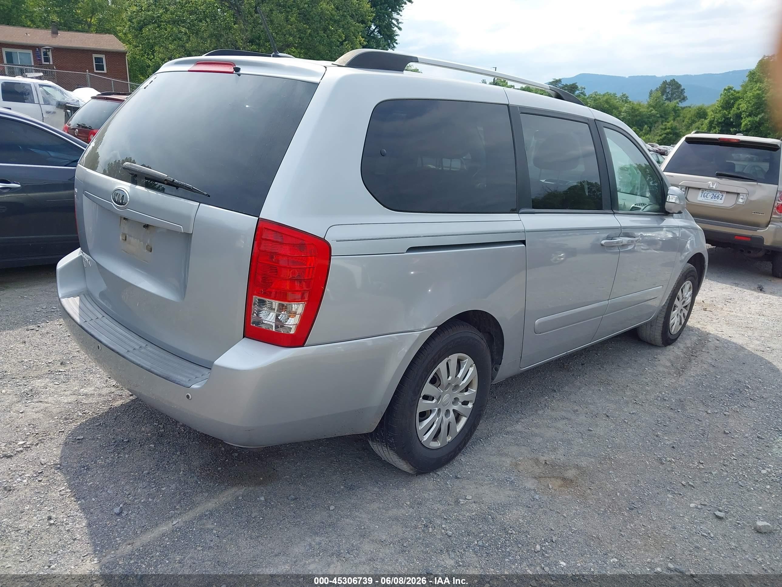 2011 Kia Sedona Lx Silver vin: KNDMG4C71B6409430