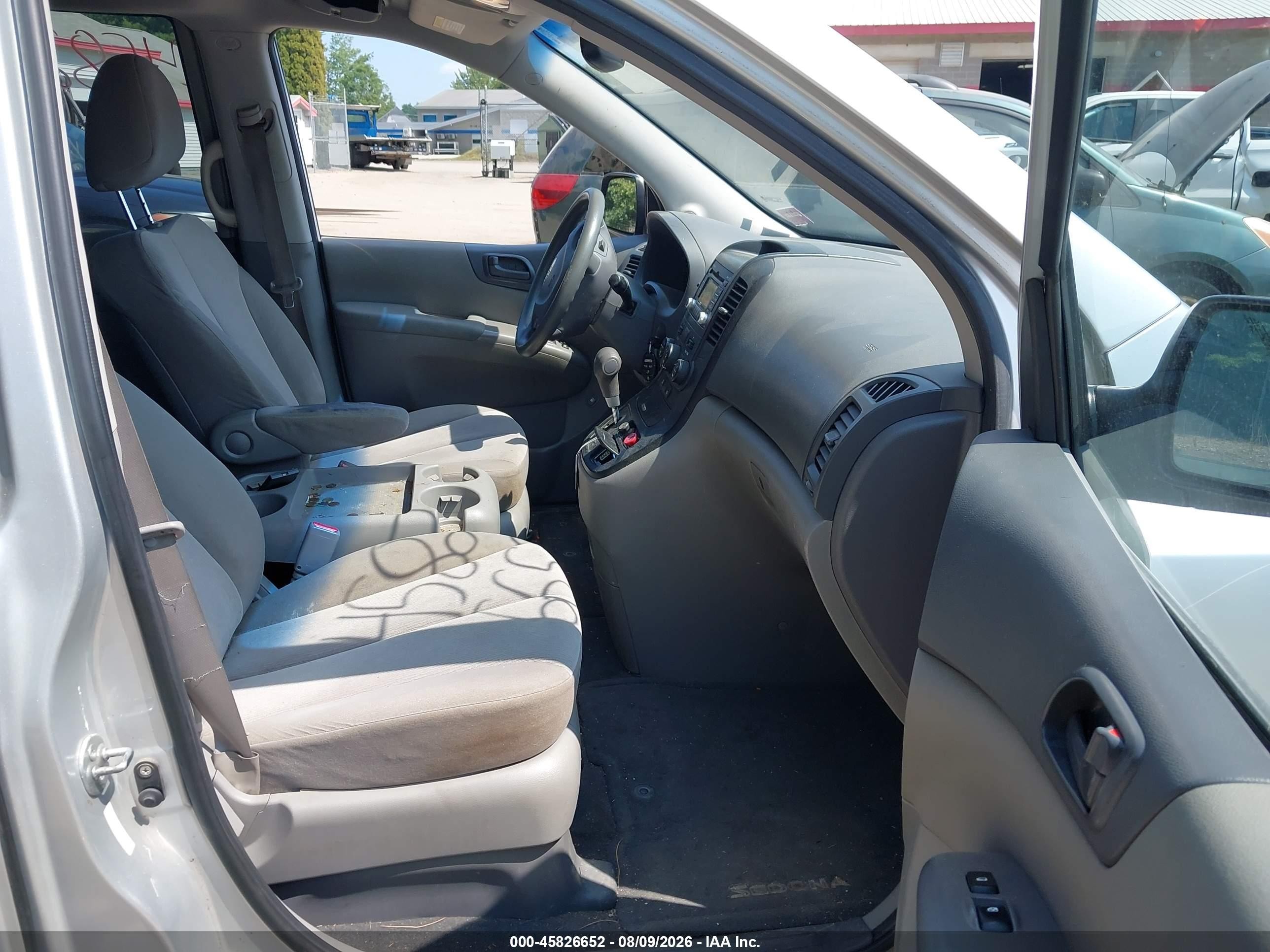 2012 Kia Sedona Lx Silver vin: KNDMG4C71C6473260