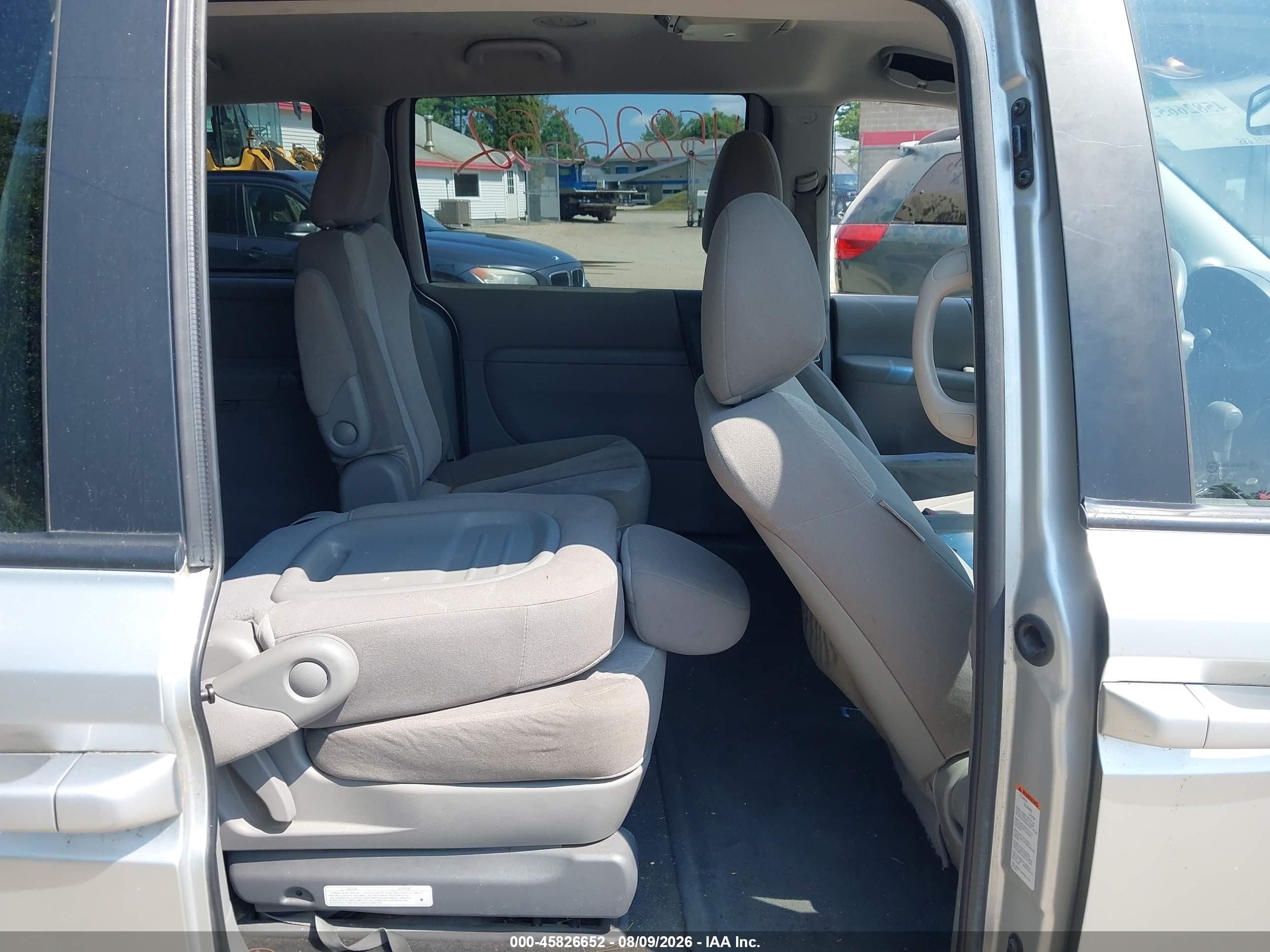 2012 Kia Sedona Lx Silver vin: KNDMG4C71C6473260