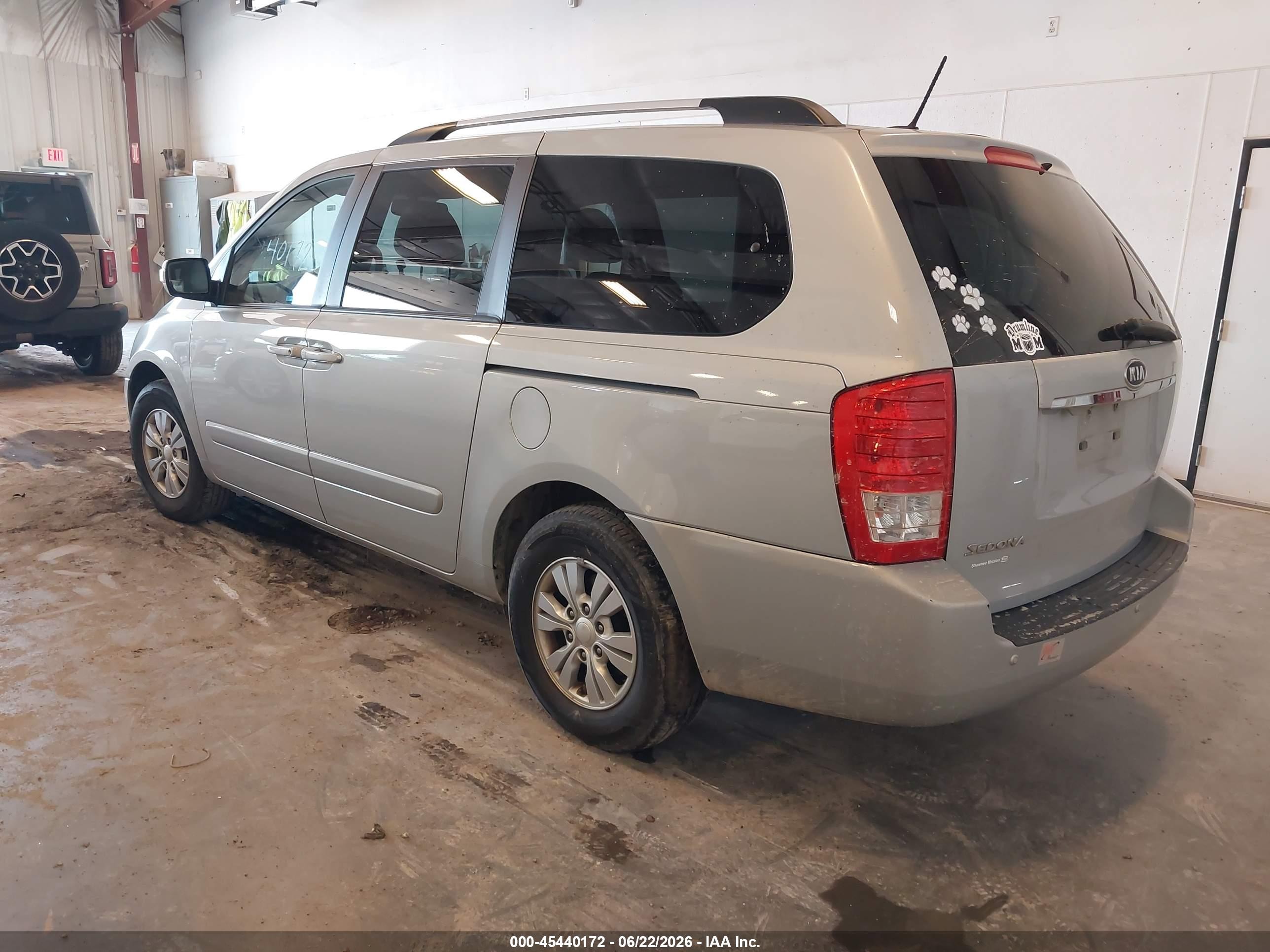 2012 Kia Sedona Lx Silver vin: KNDMG4C71C6478099
