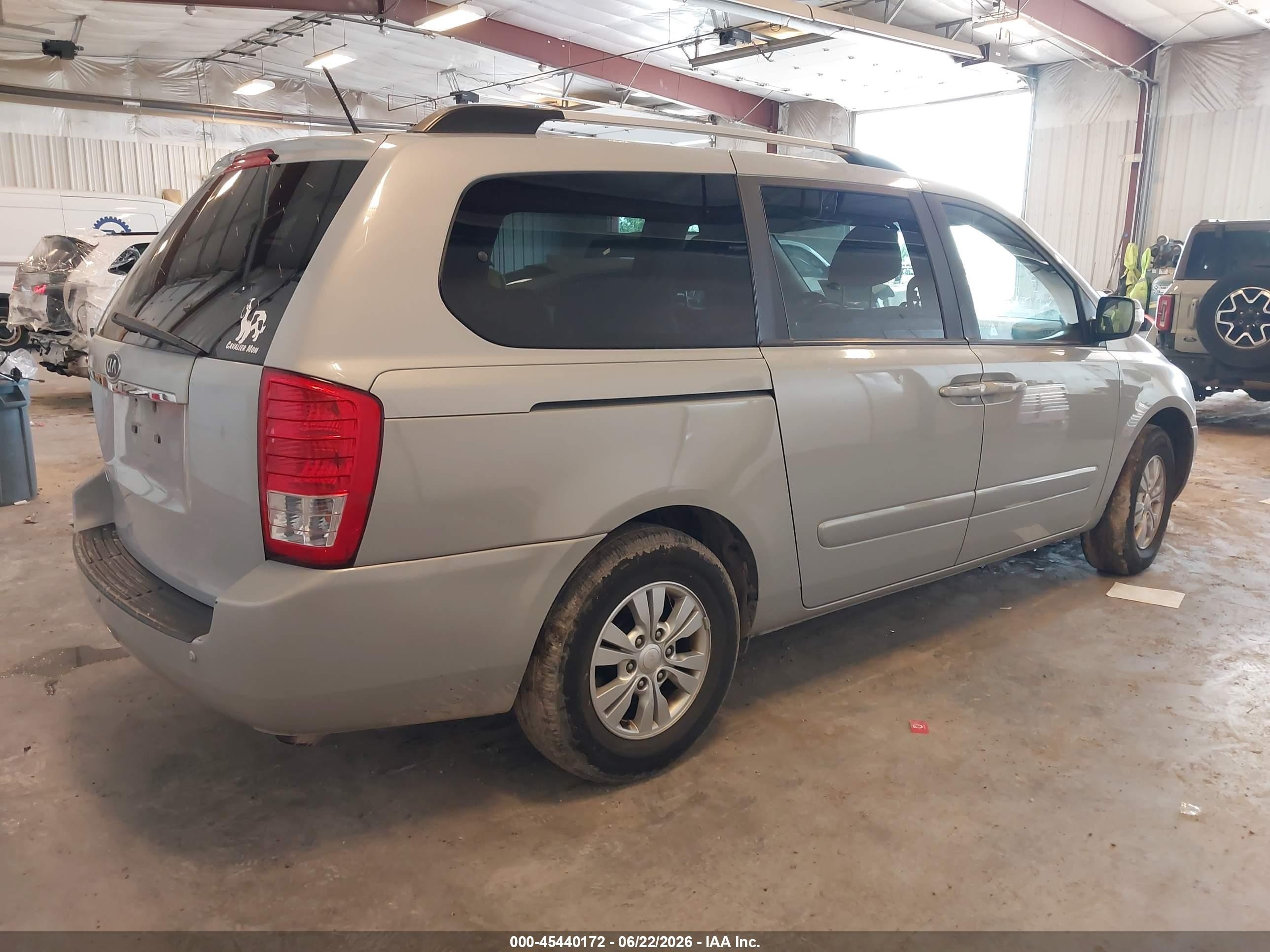2012 Kia Sedona Lx Silver vin: KNDMG4C71C6478099