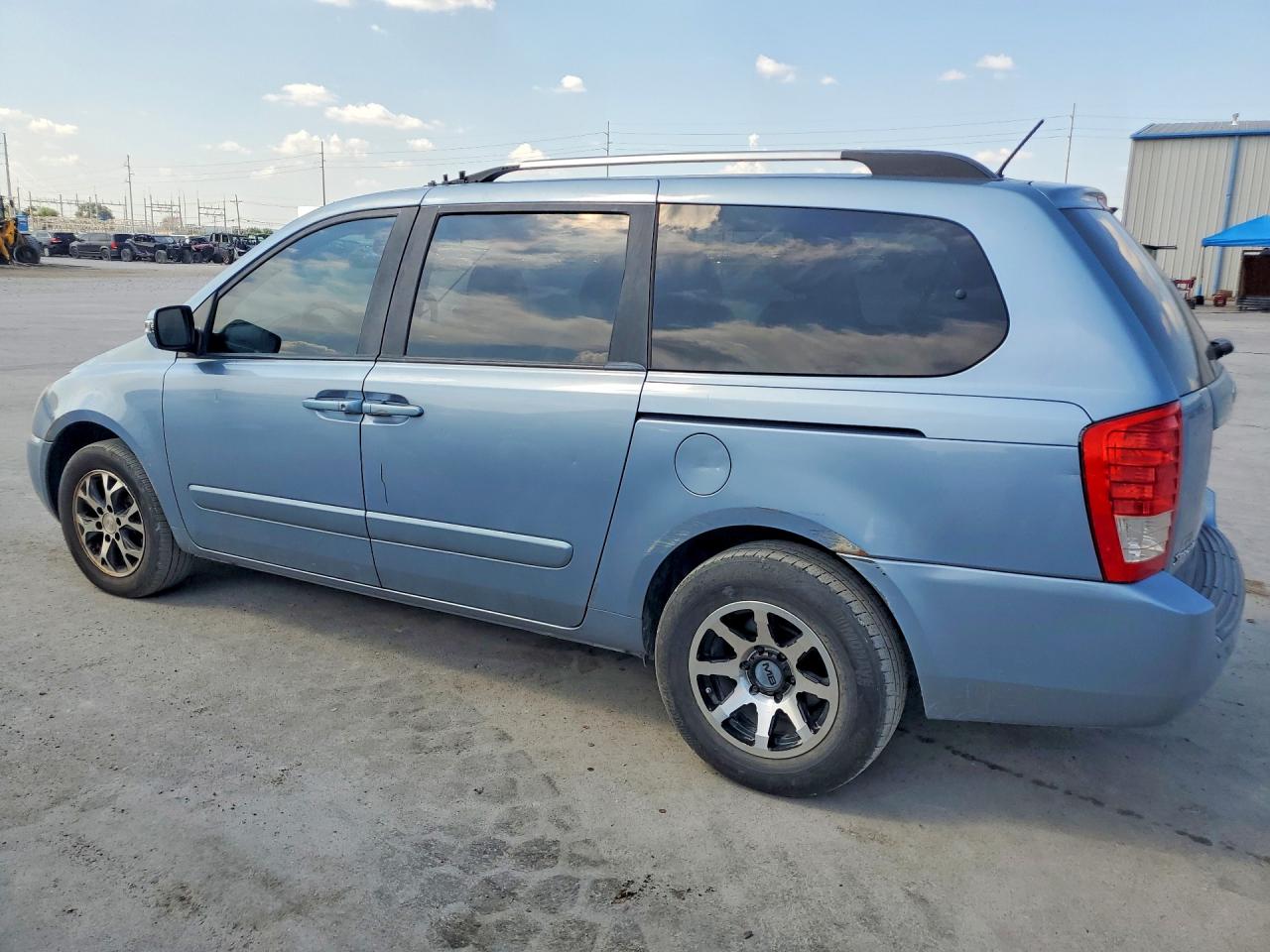 2014 Kia Sedona Lx Blue vin: KNDMG4C71E6554469