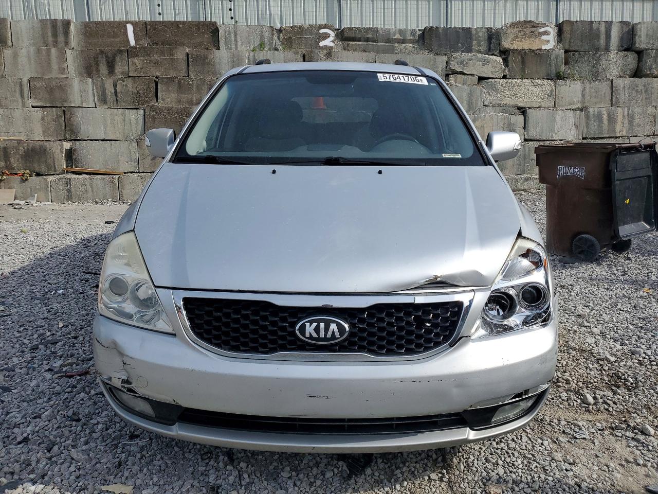 2014 Kia Sedona Lx Silver vin: KNDMG4C71E6561499