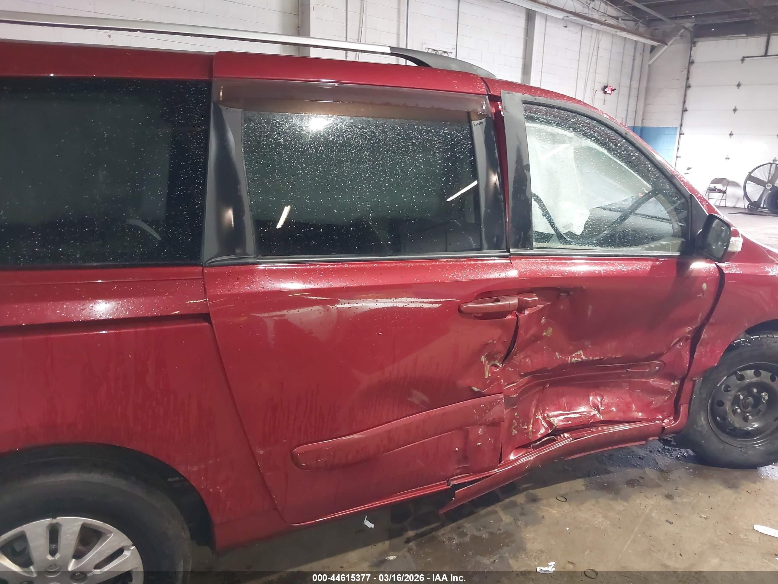 2011 Kia Sedona Lx Red vin: KNDMG4C72B6368595