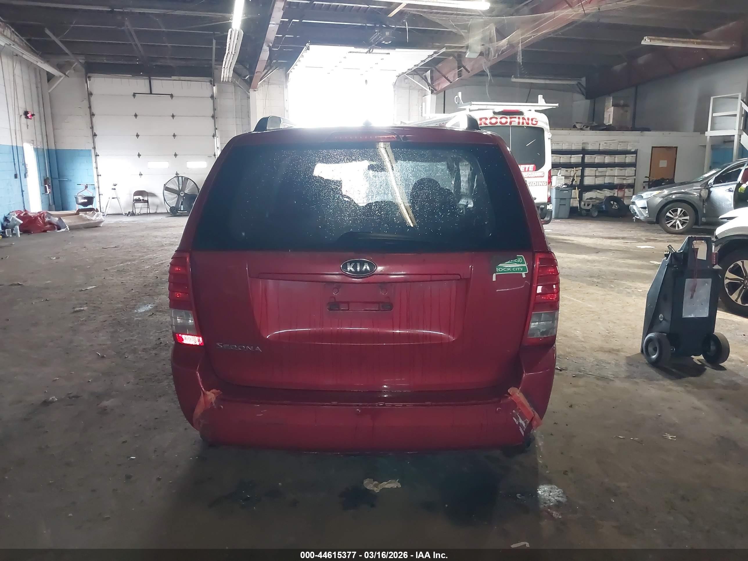 2011 Kia Sedona Lx Red vin: KNDMG4C72B6368595