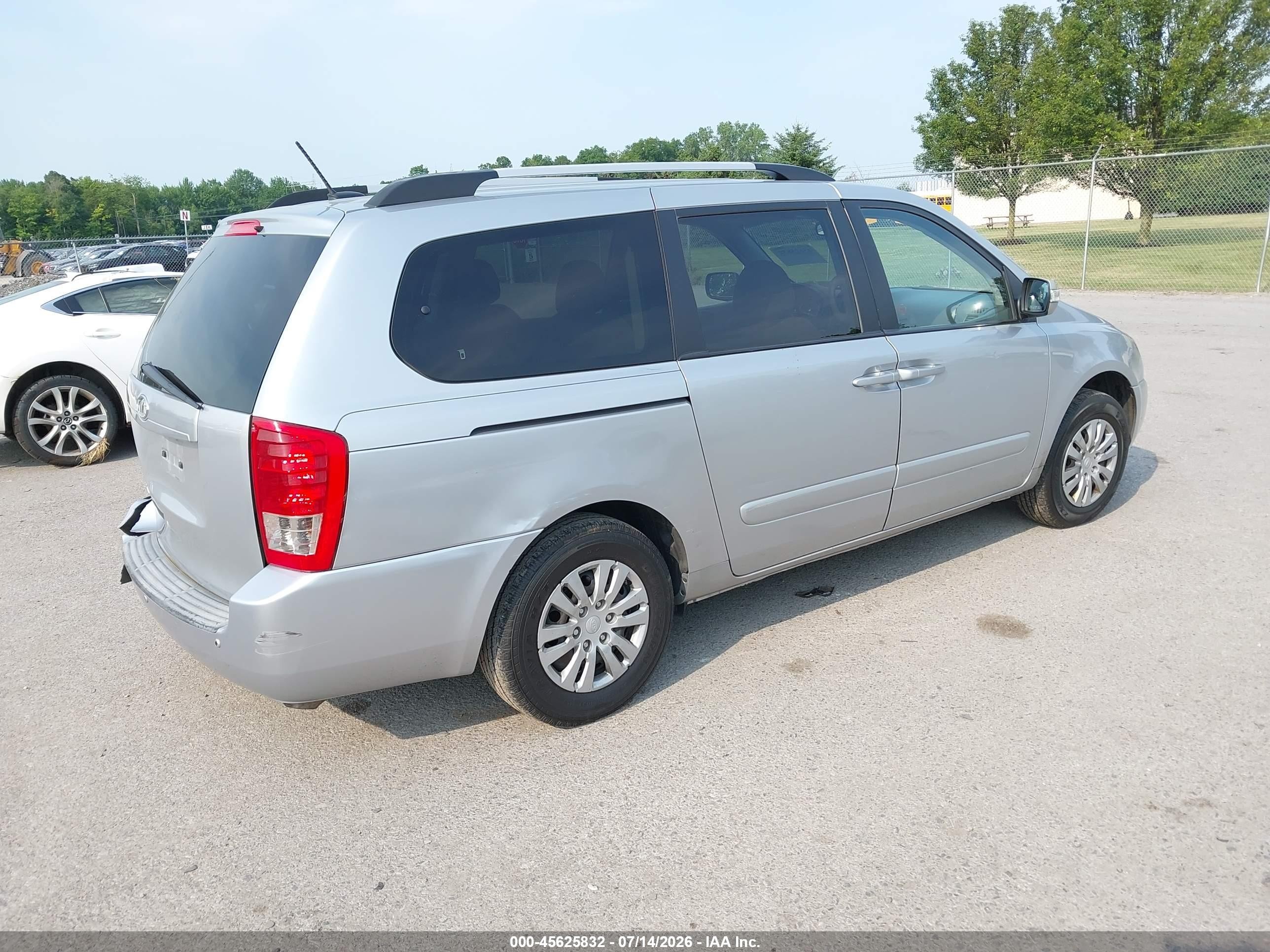 2011 Kia Sedona Lx Silver vin: KNDMG4C72B6406665