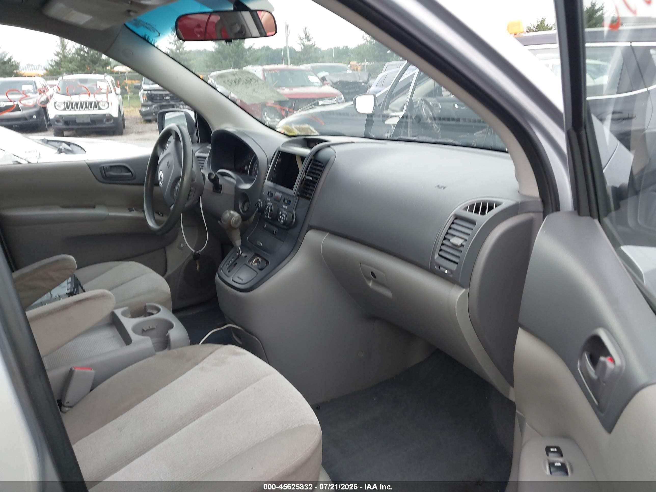 2011 Kia Sedona Lx Silver vin: KNDMG4C72B6406665