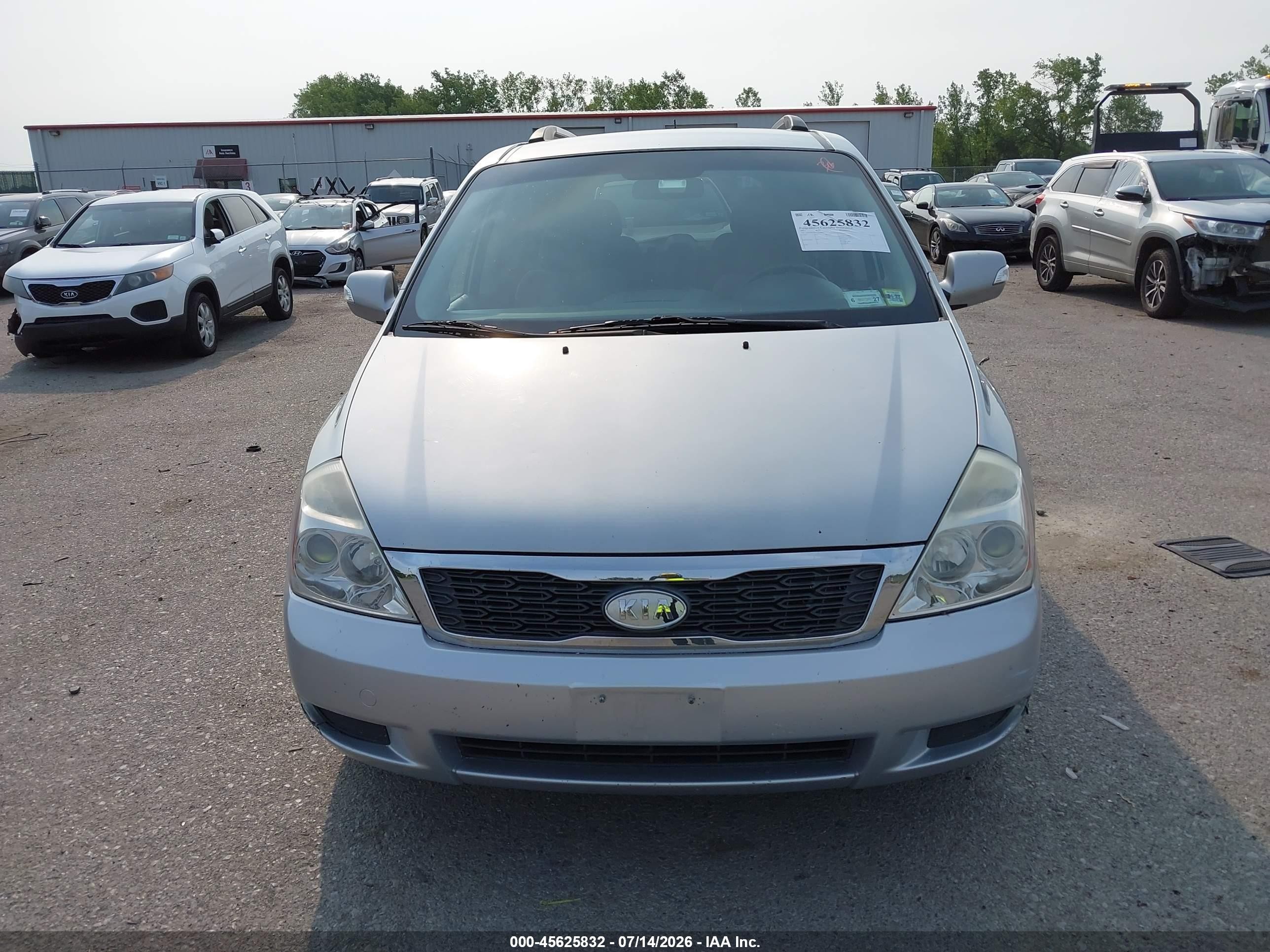 2011 Kia Sedona Lx Silver vin: KNDMG4C72B6406665