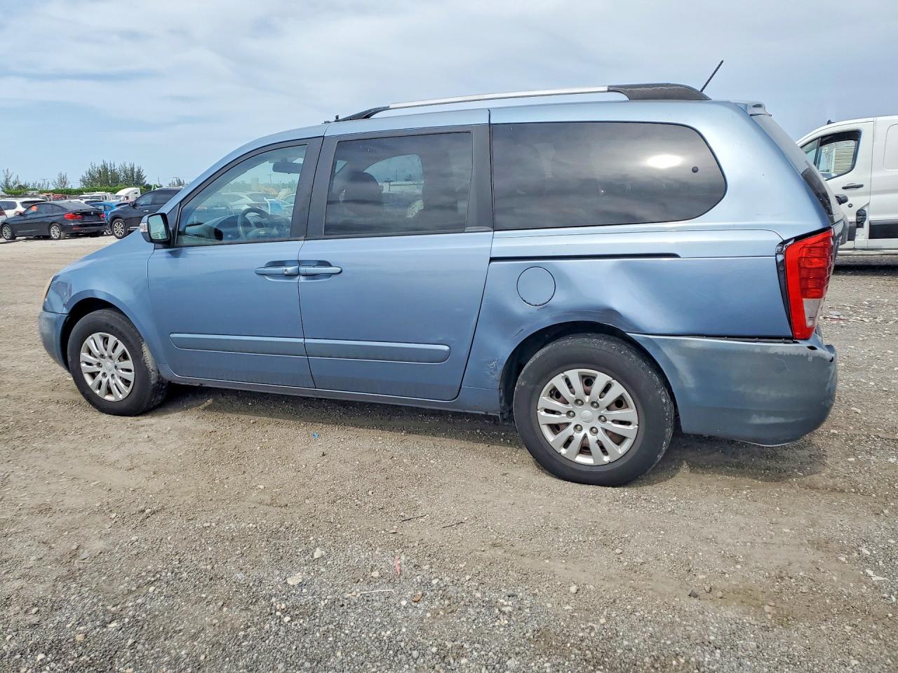 2012 Kia Sedona Lx Blue vin: KNDMG4C72C6476202