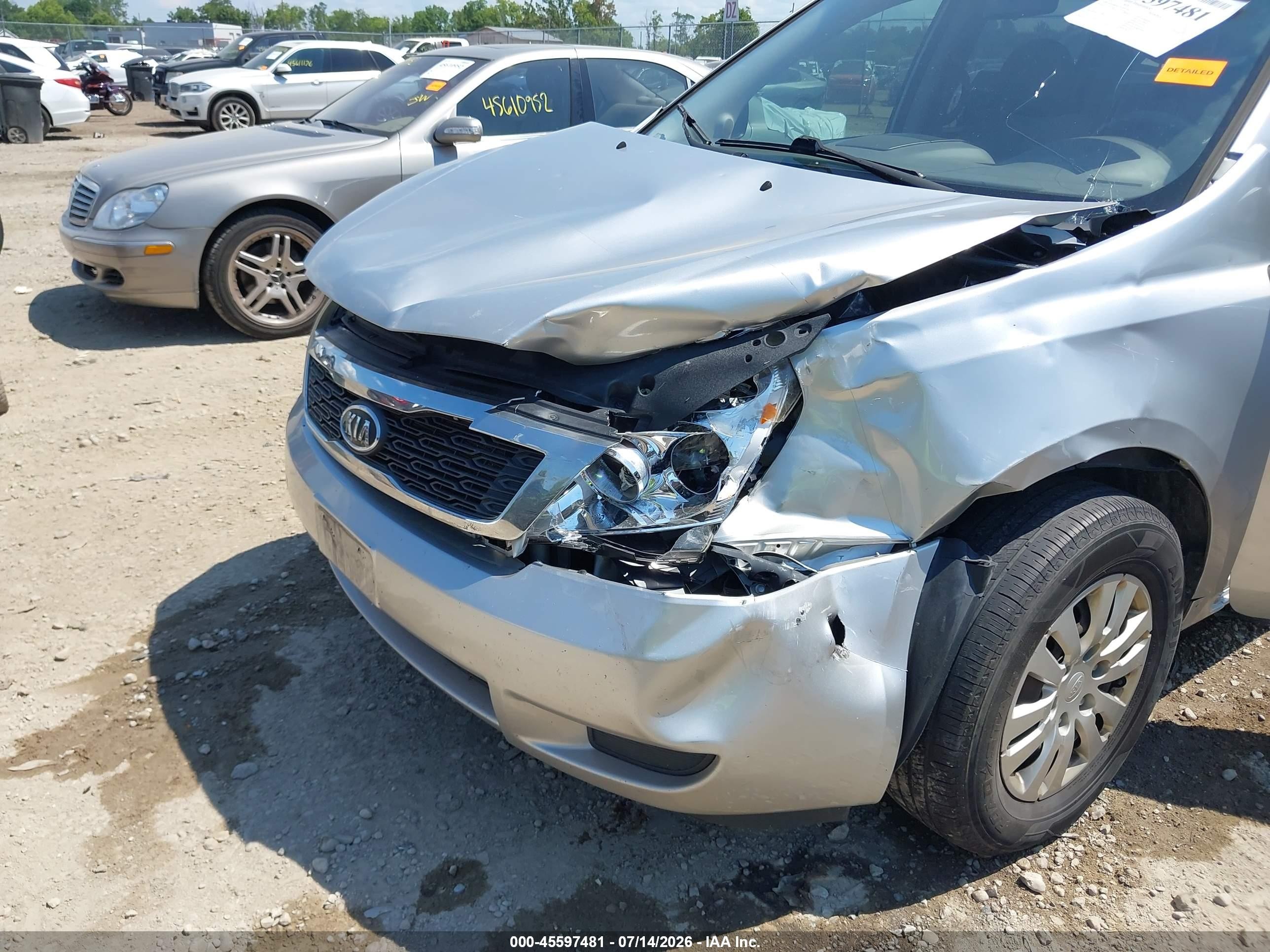 2012 Kia Sedona Lx Silver vin: KNDMG4C72C6491704