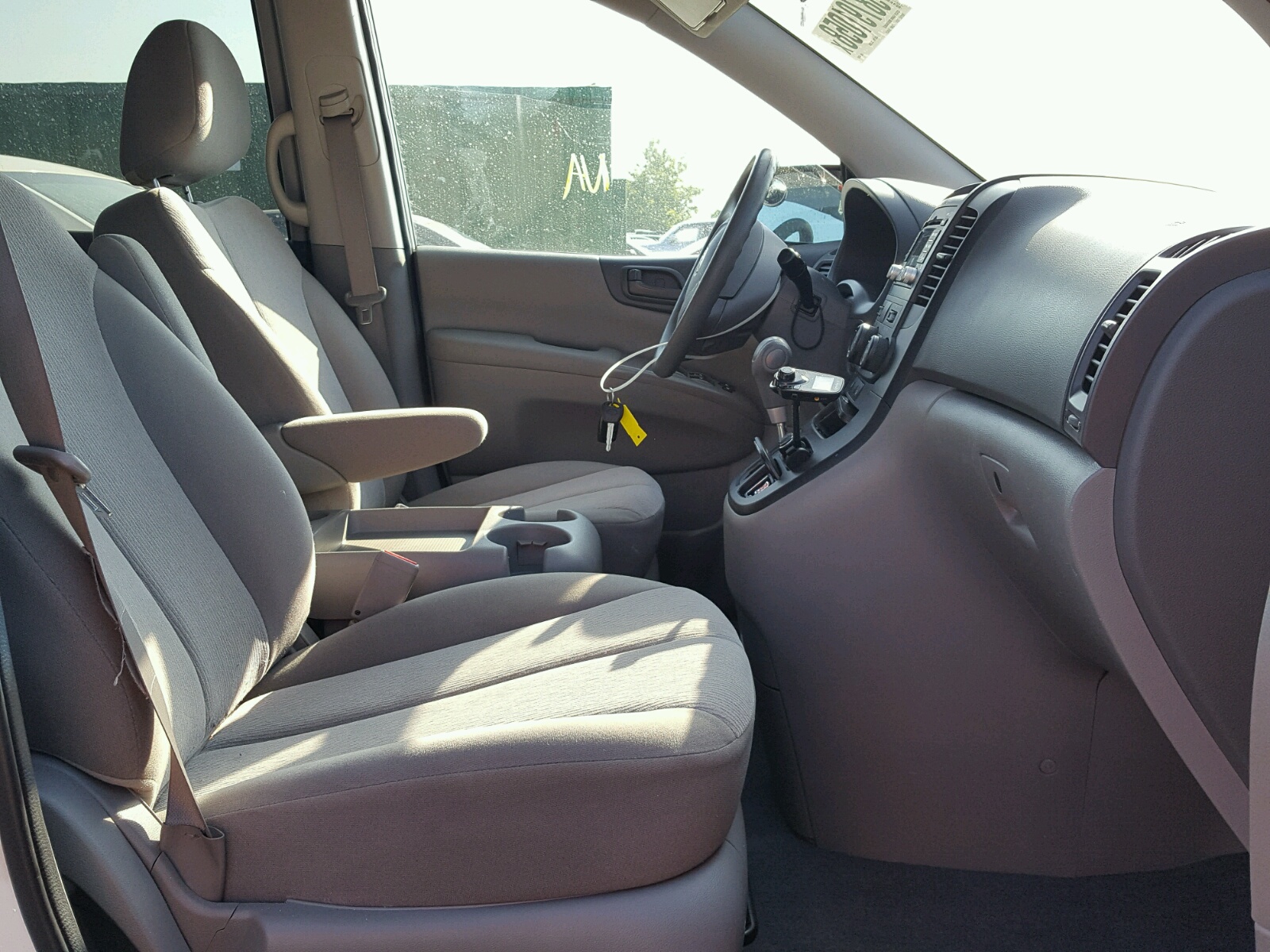 2012 Kia Sedona Lx White vin: KNDMG4C73C6443340