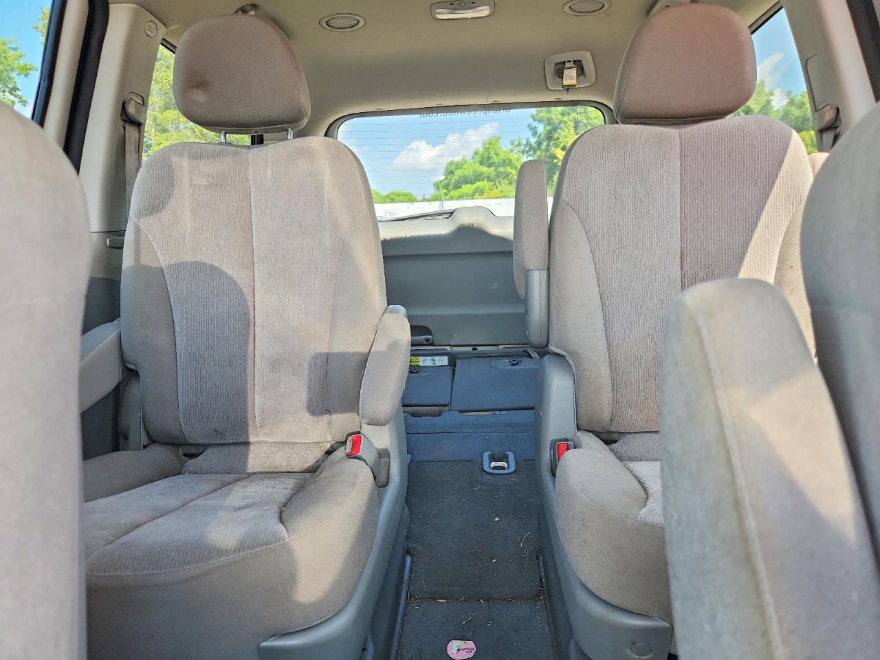 2012 Kia Sedona Lx White vin: KNDMG4C73C6443340