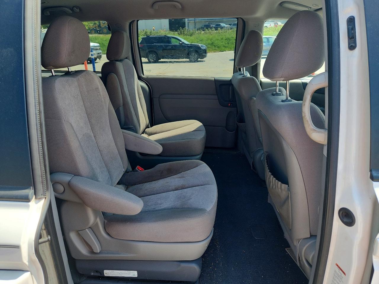 2012 Kia Sedona Lx White vin: KNDMG4C73C6443340