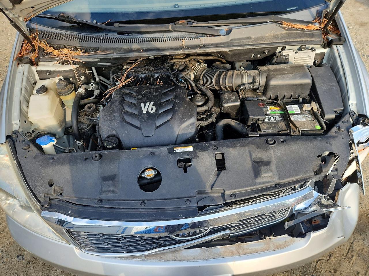 2012 Kia Sedona Lx Silver vin: KNDMG4C73C6457030