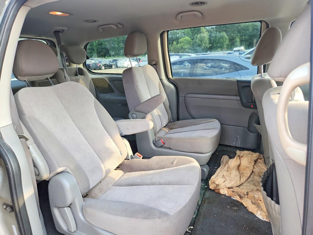 2012 Kia Sedona Lx Silver vin: KNDMG4C73C6457030