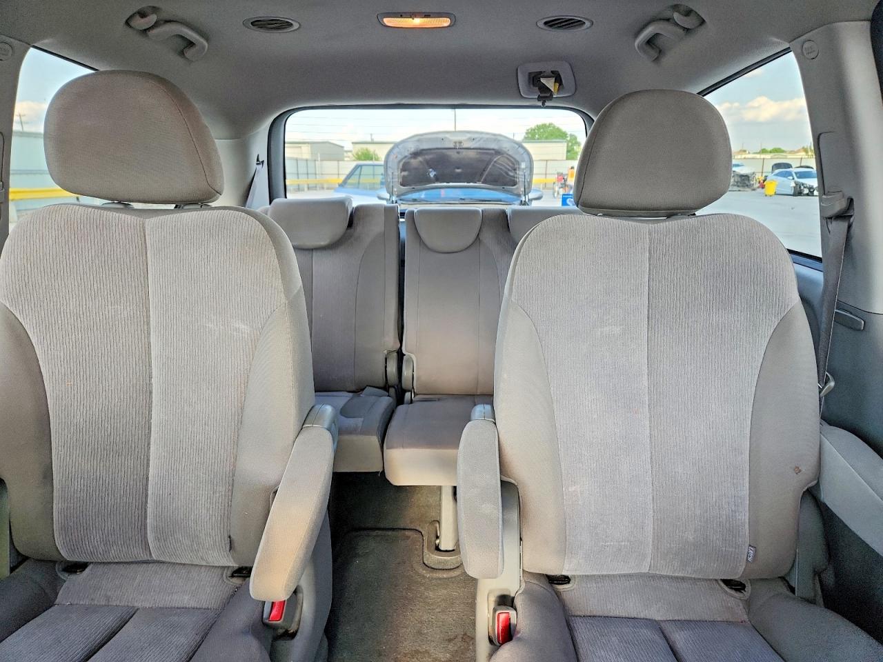 2012 Kia Sedona Lx Beige vin: KNDMG4C74C6432315