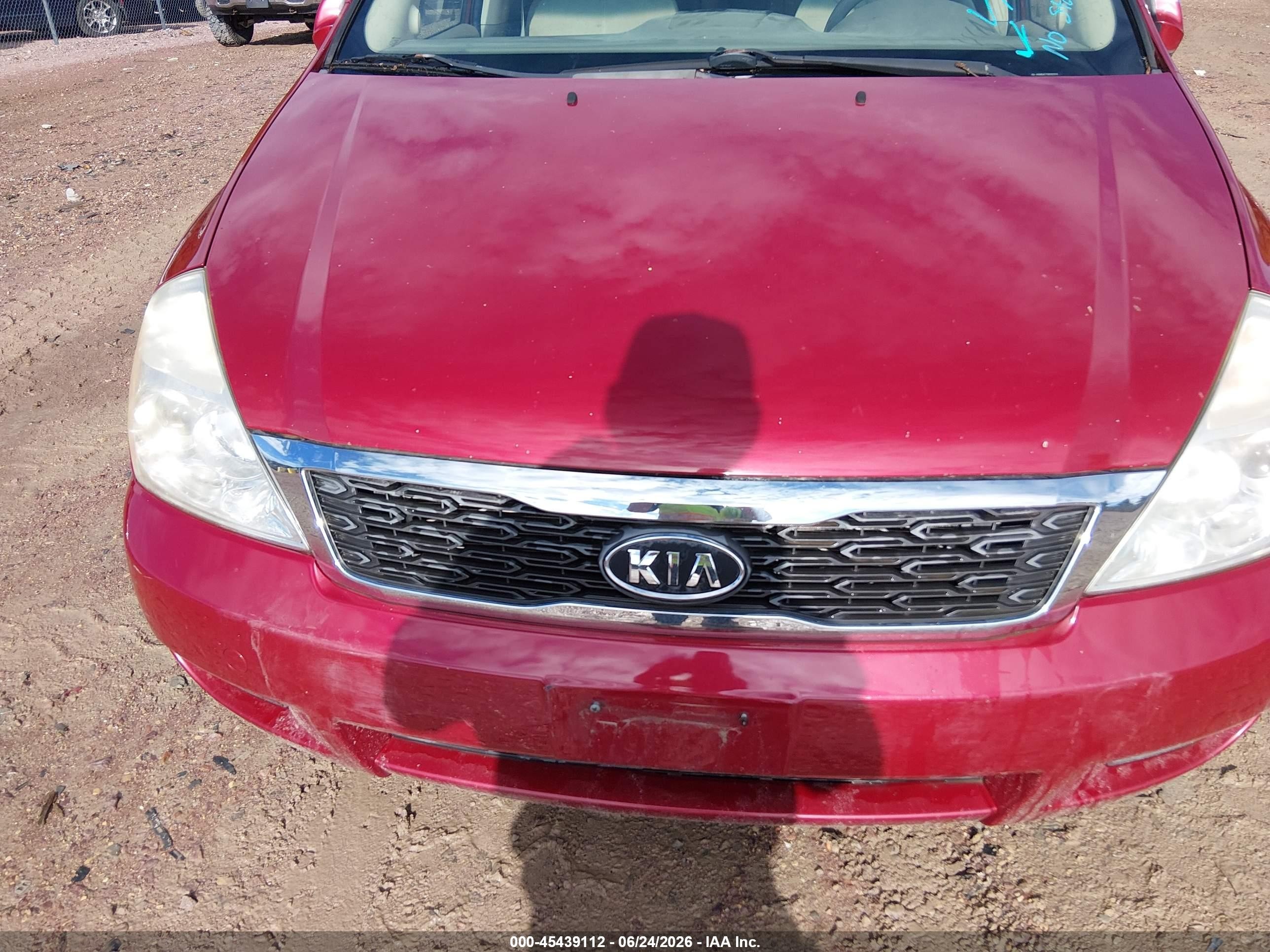 2011 Kia Sedona Lx Темно-бордовый vin: KNDMG4C75B6363374