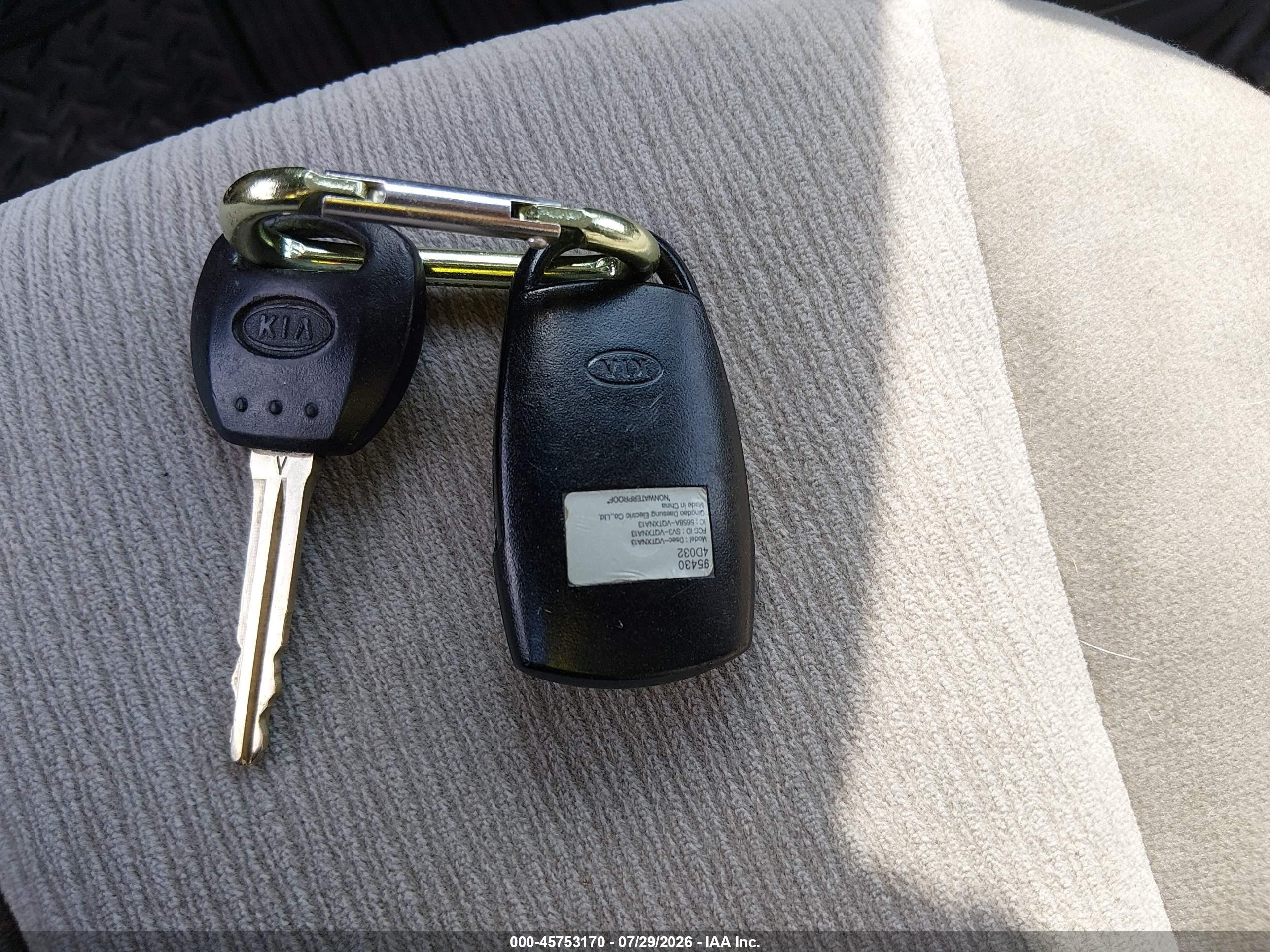 2011 Kia Sedona Lx Серый vin: KNDMG4C75B6401945
