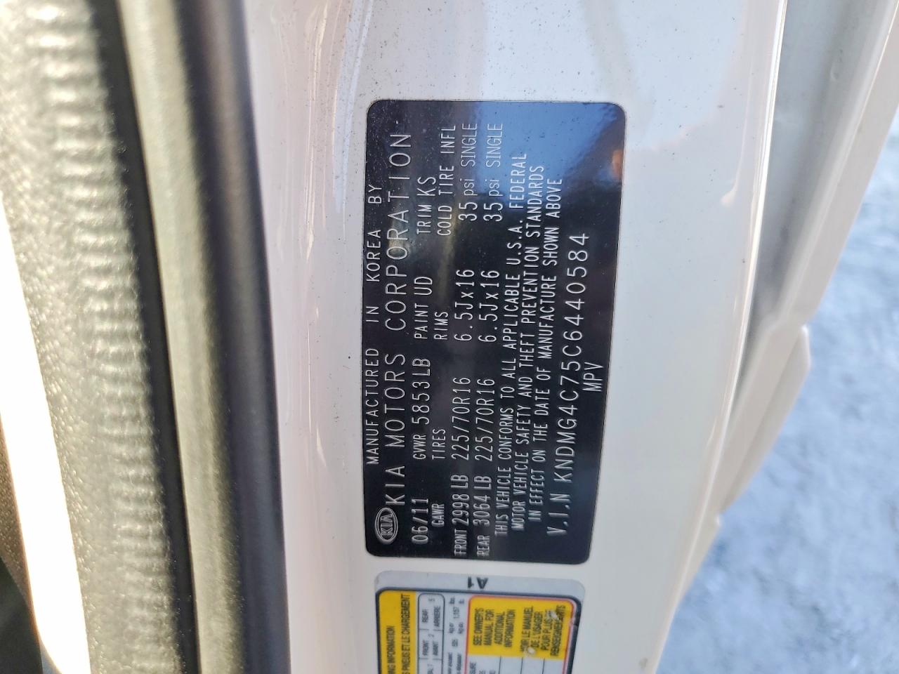 2012 Kia Sedona Lx White vin: KNDMG4C75C6440584