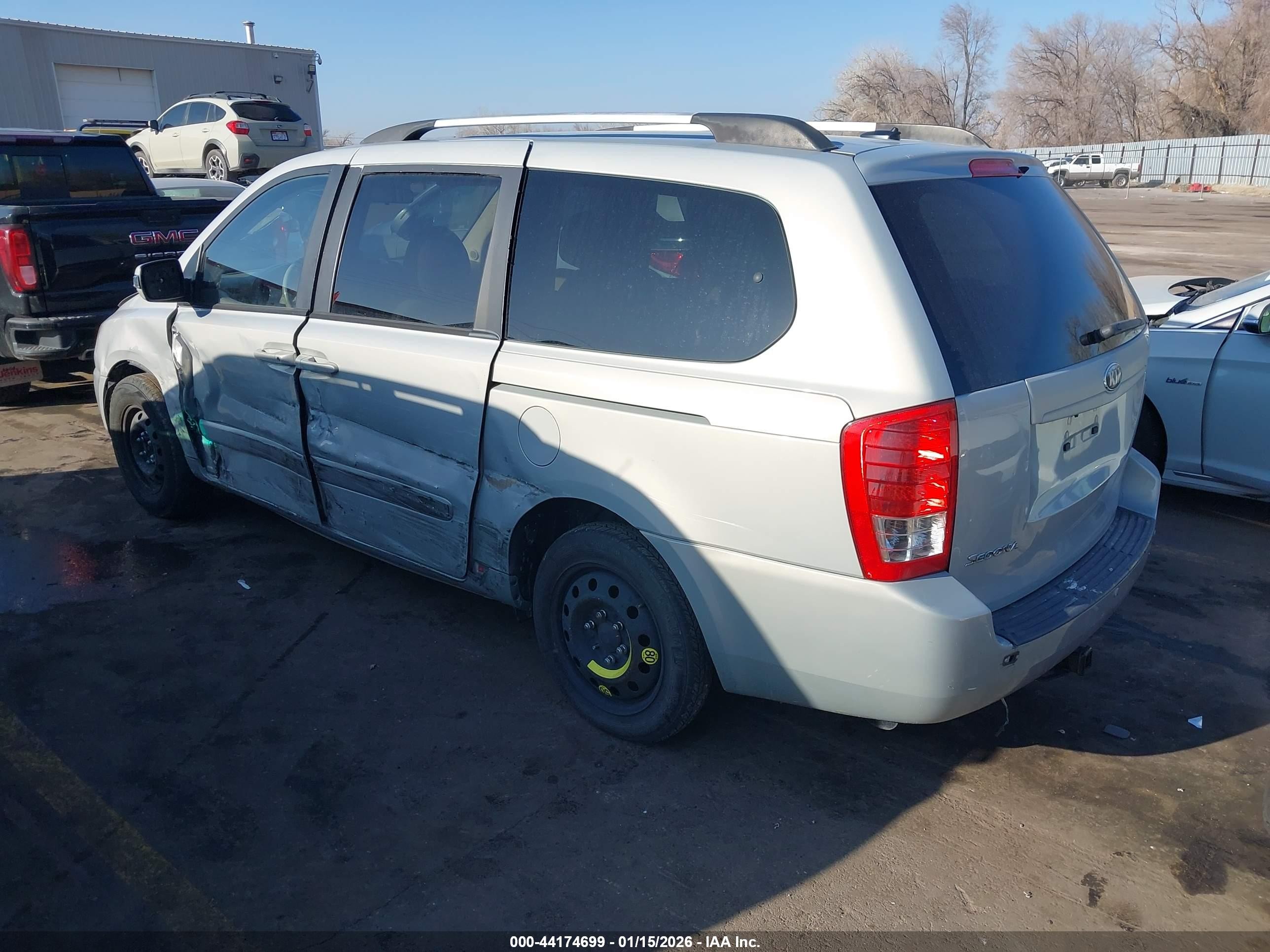 2014 Kia Sedona Lx Silver vin: KNDMG4C75E6543409