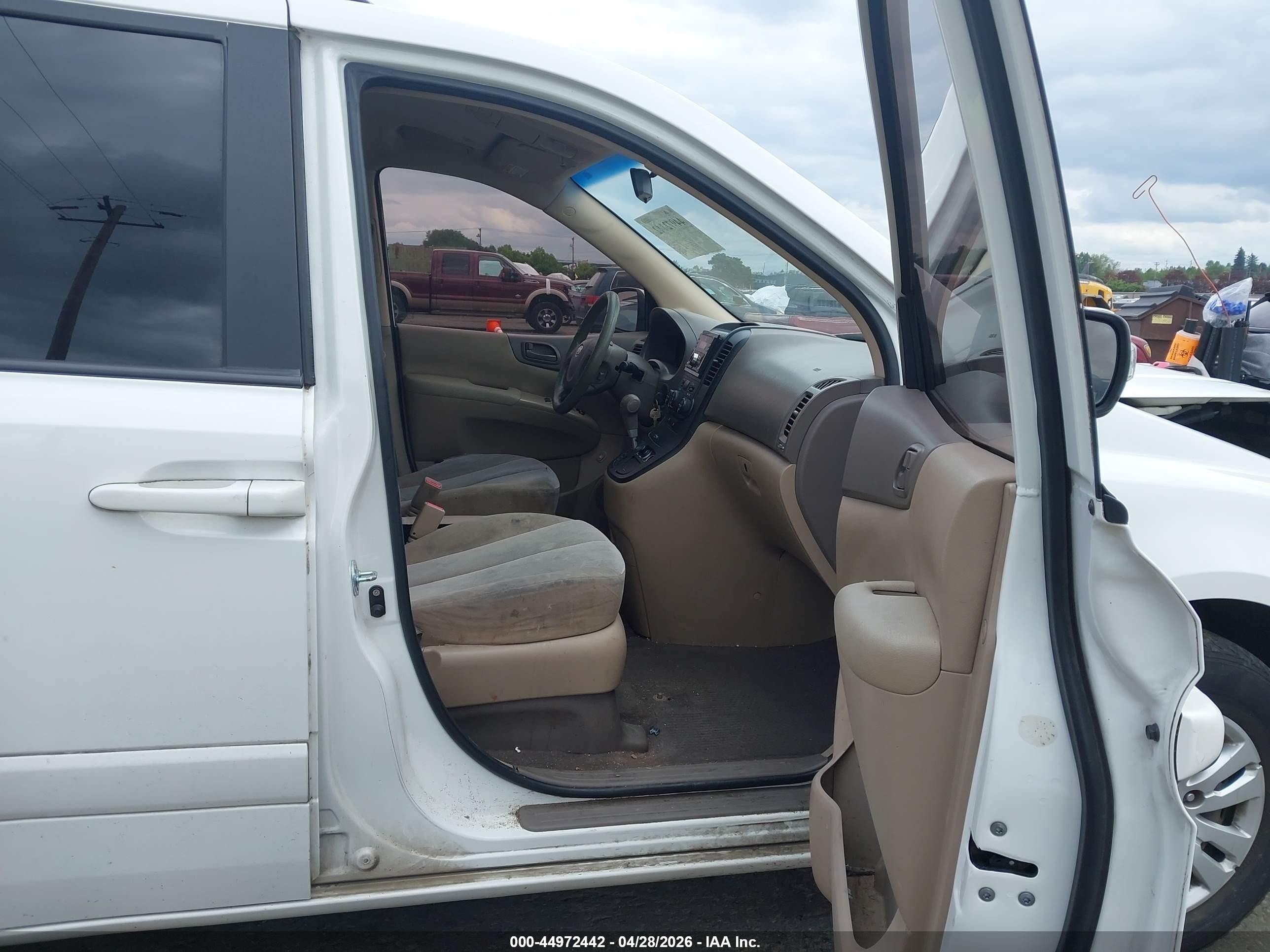 2011 Kia Sedona Lx White vin: KNDMG4C76B6366154
