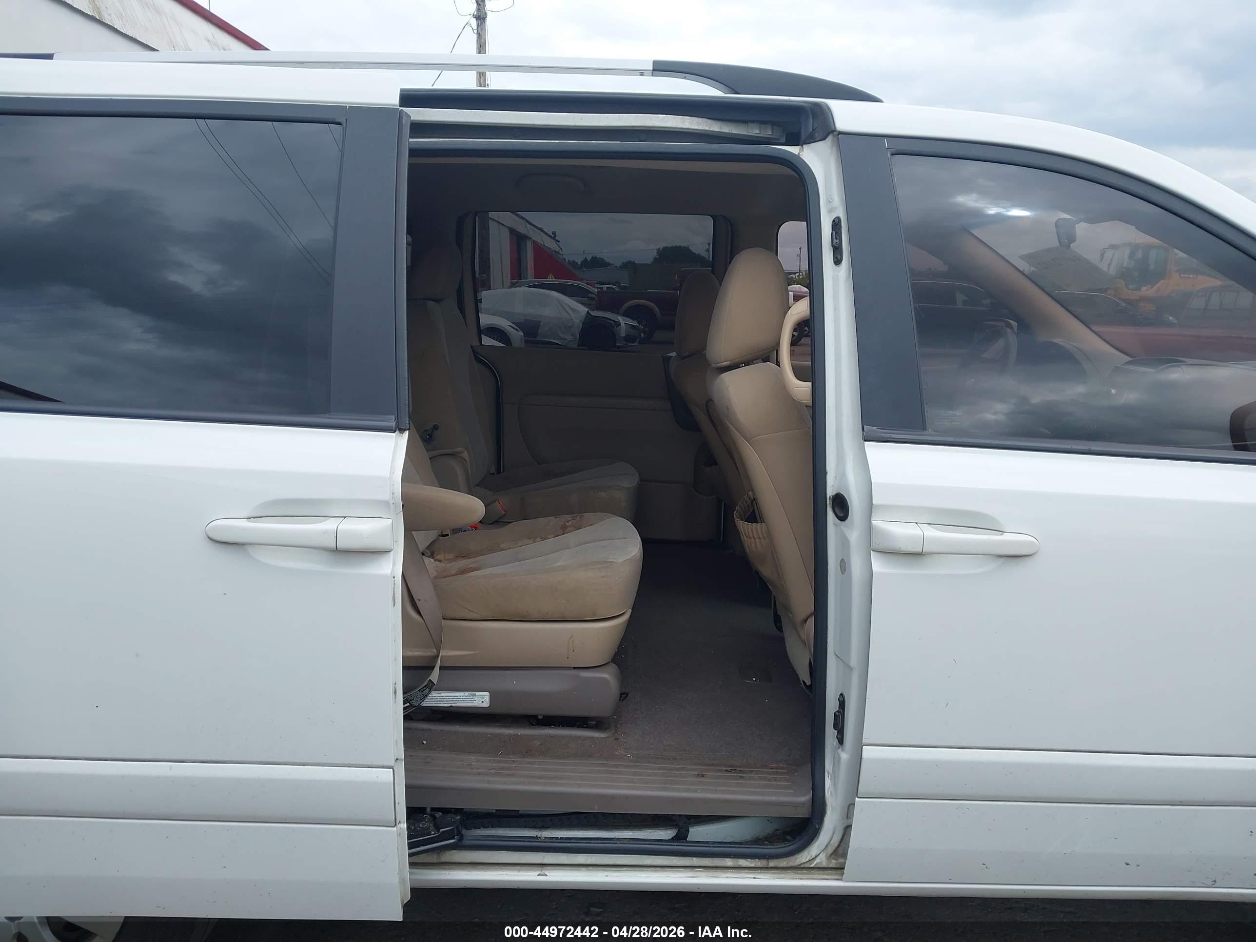 2011 Kia Sedona Lx White vin: KNDMG4C76B6366154