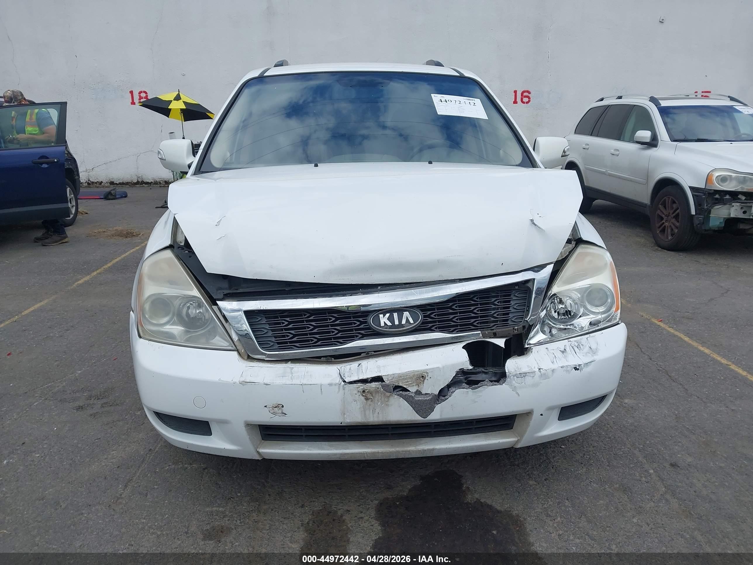 2011 Kia Sedona Lx White vin: KNDMG4C76B6366154