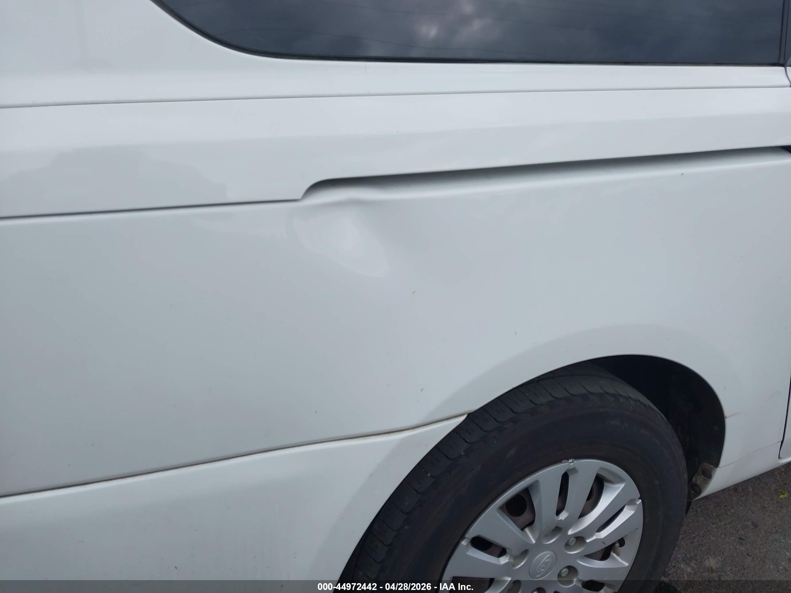 2011 Kia Sedona Lx White vin: KNDMG4C76B6366154