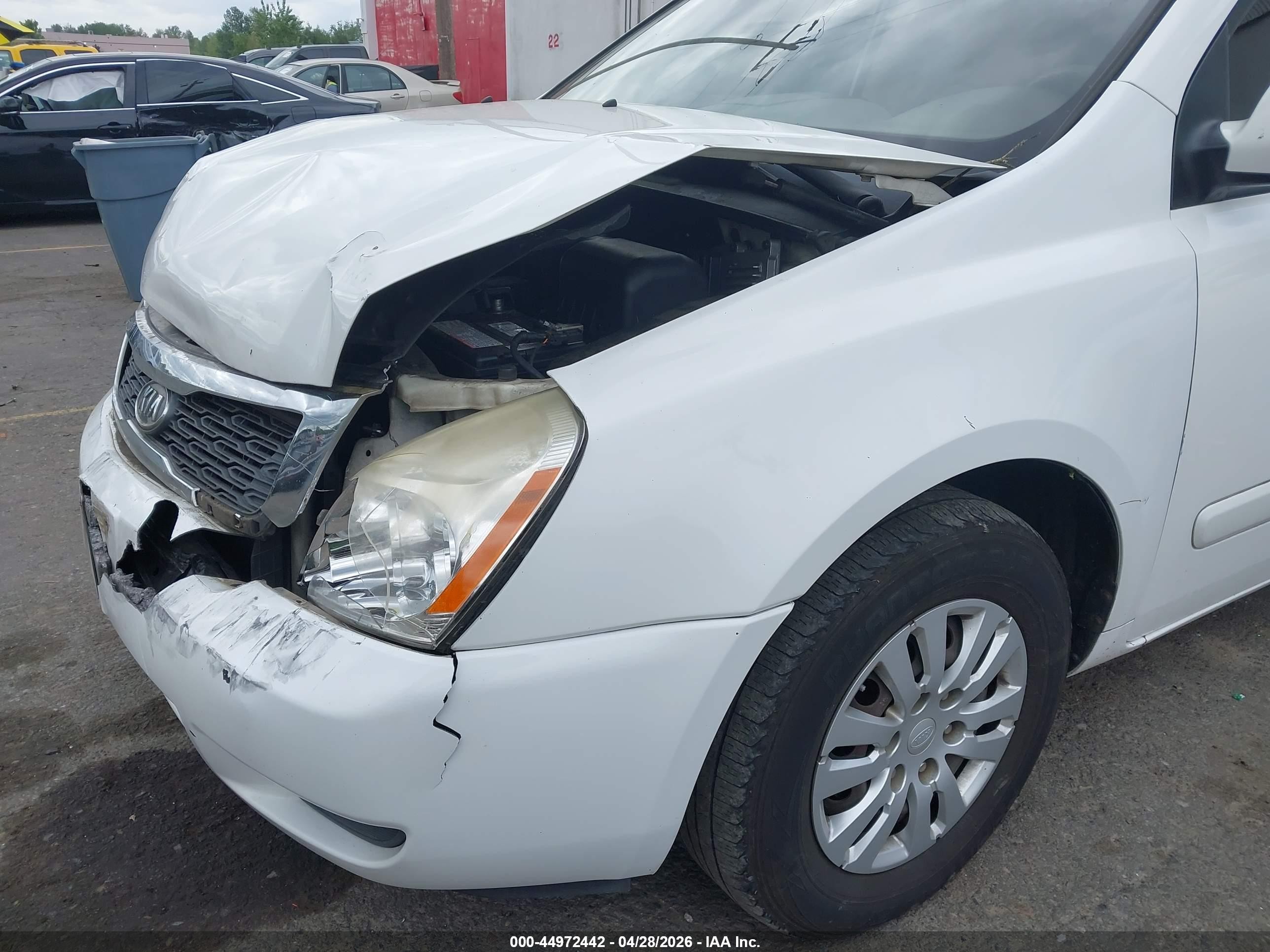 2011 Kia Sedona Lx White vin: KNDMG4C76B6366154