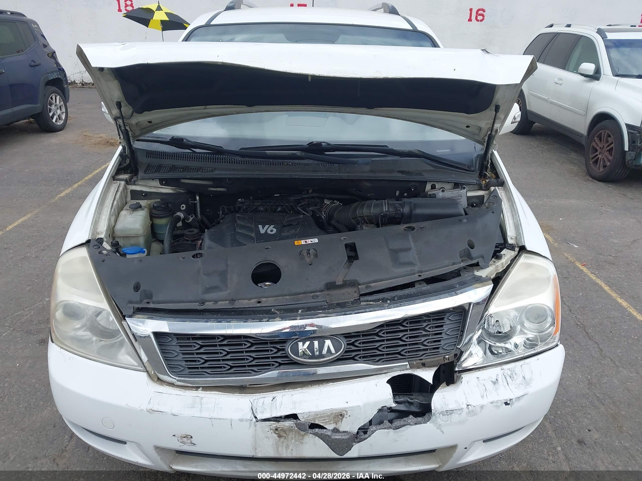 2011 Kia Sedona Lx White vin: KNDMG4C76B6366154