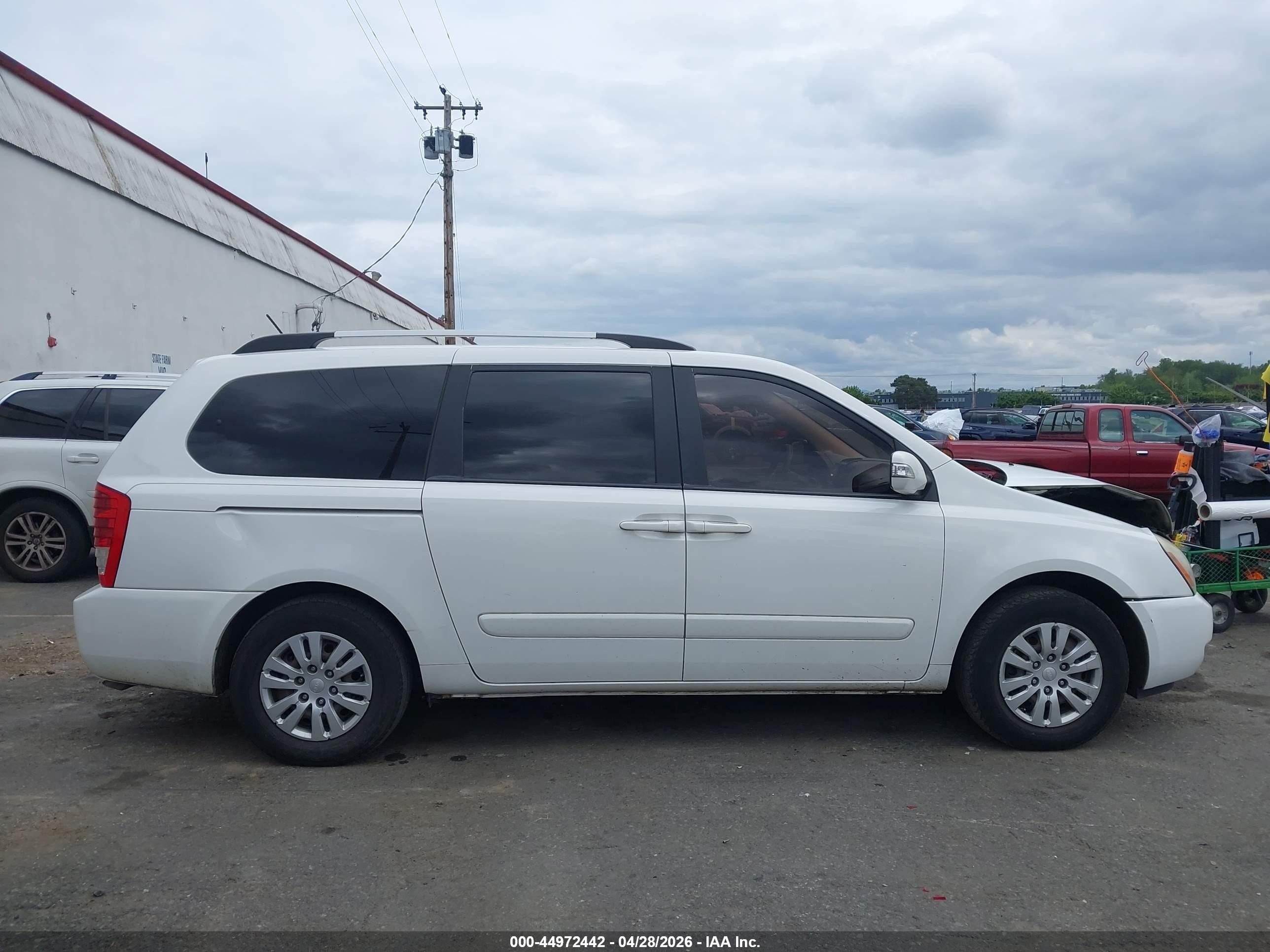 2011 Kia Sedona Lx White vin: KNDMG4C76B6366154