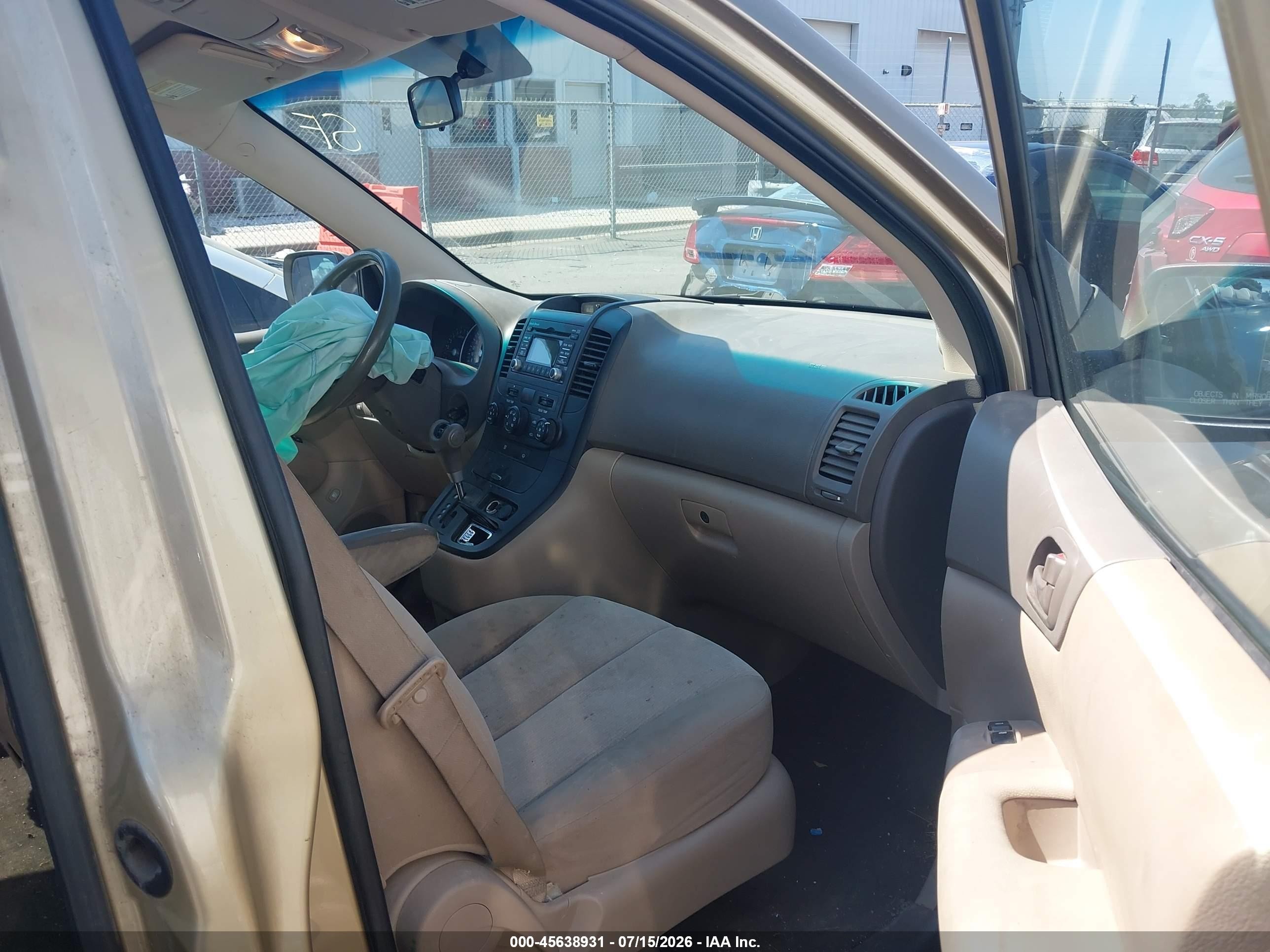 2011 Kia Sedona Lx Золотой vin: KNDMG4C76B6366879