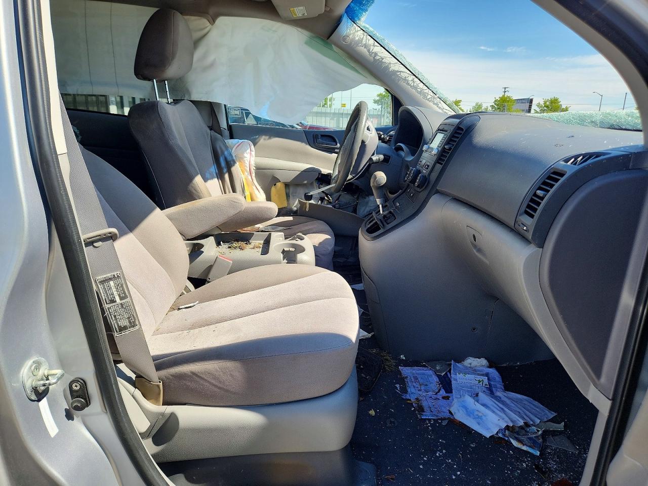 2011 Kia Sedona Lx Silver vin: KNDMG4C76B6370057