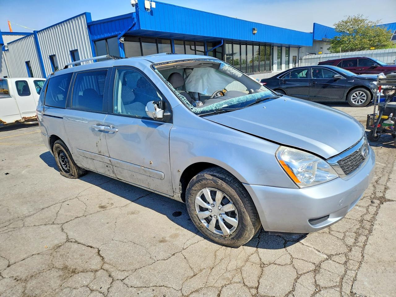 2011 Kia Sedona Lx Silver vin: KNDMG4C76B6370057